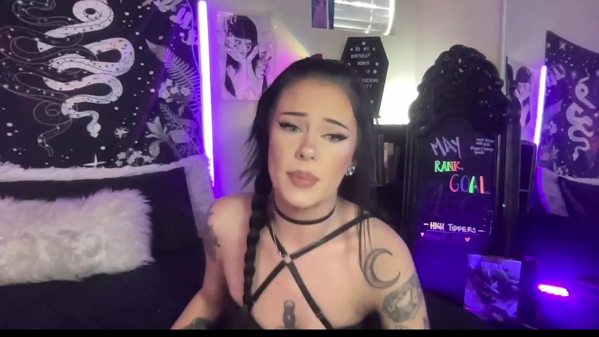 Gallery image thumbnail from RileyWoods's myfreecams stream on, 05/04/2023, 24:01 image 6 of 20