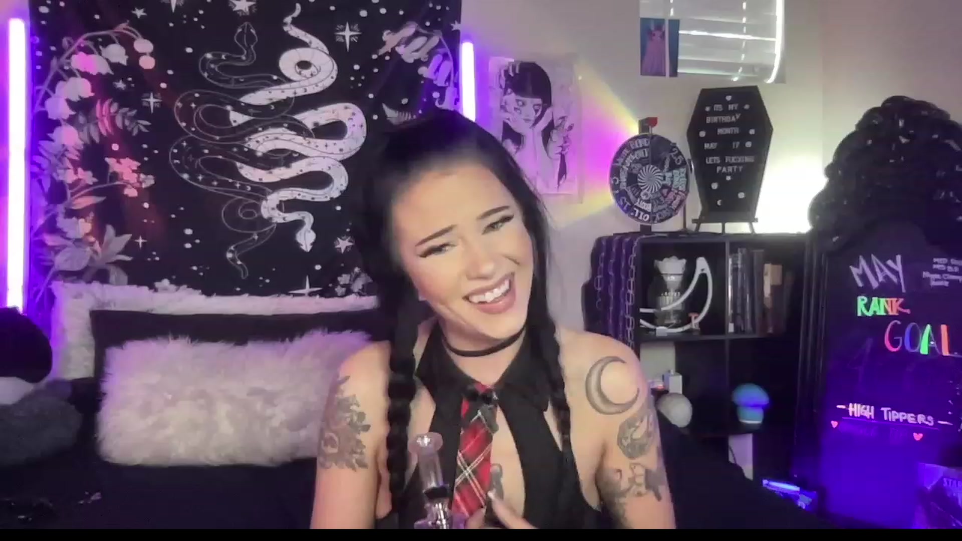 Gallery image thumbnail from RileyWoods's myfreecams stream on, 05/04/2023, 02:13 image 2 of 20
