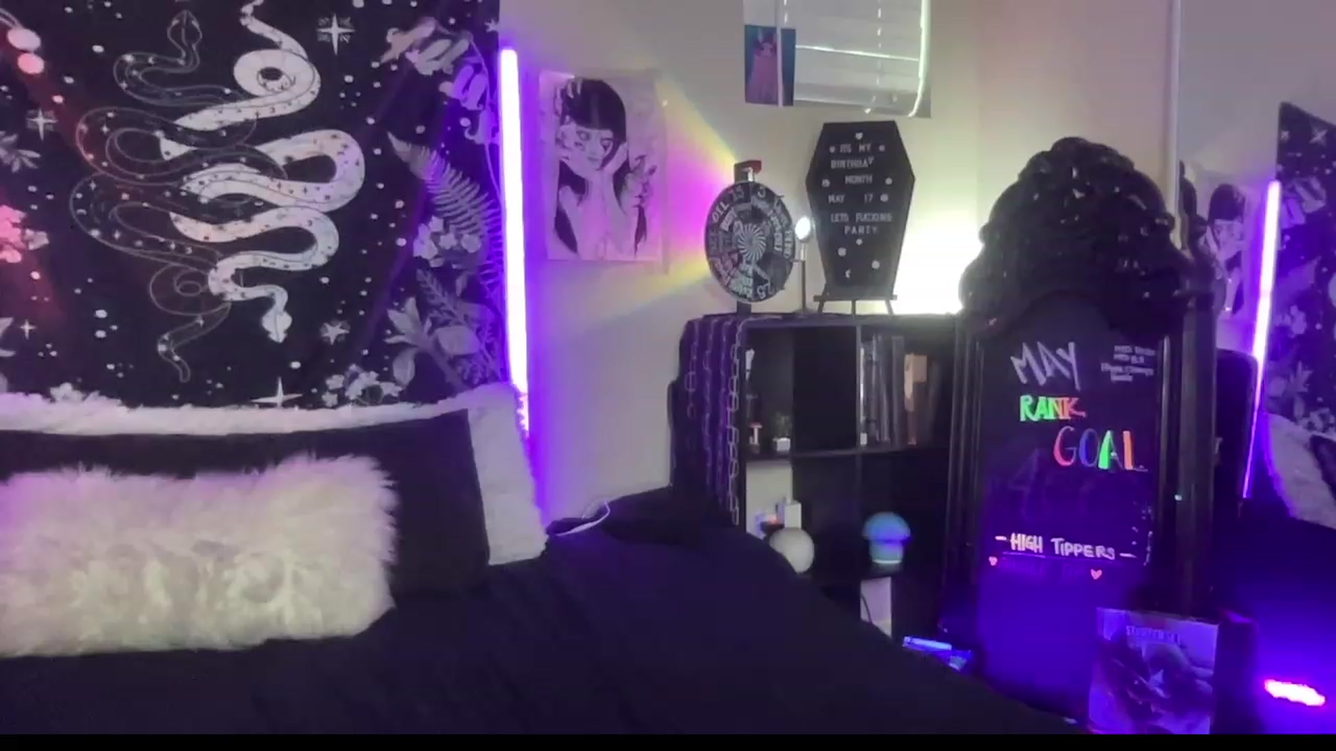 Gallery image thumbnail from RileyWoods's myfreecams stream on, 05/04/2023, 02:13 image 19 of 20