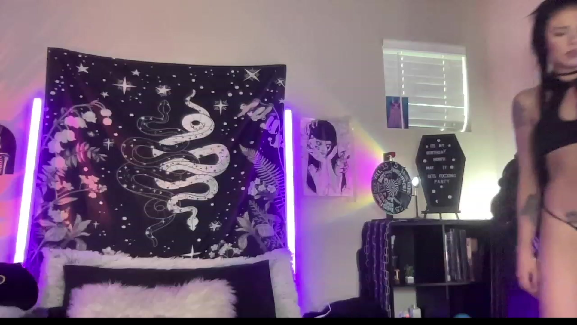 Gallery image thumbnail from RileyWoods's myfreecams stream on, 05/04/2023, 02:13 image 8 of 20