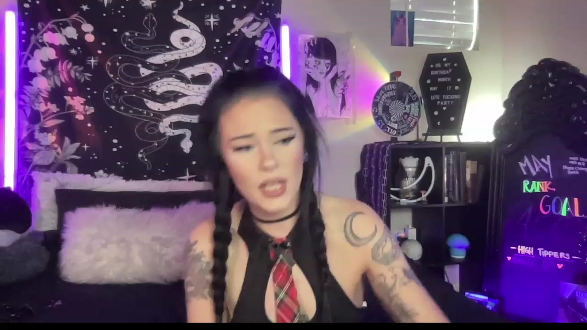 Gallery image thumbnail from RileyWoods's myfreecams stream on, 05/04/2023, 02:13 image 3 of 20