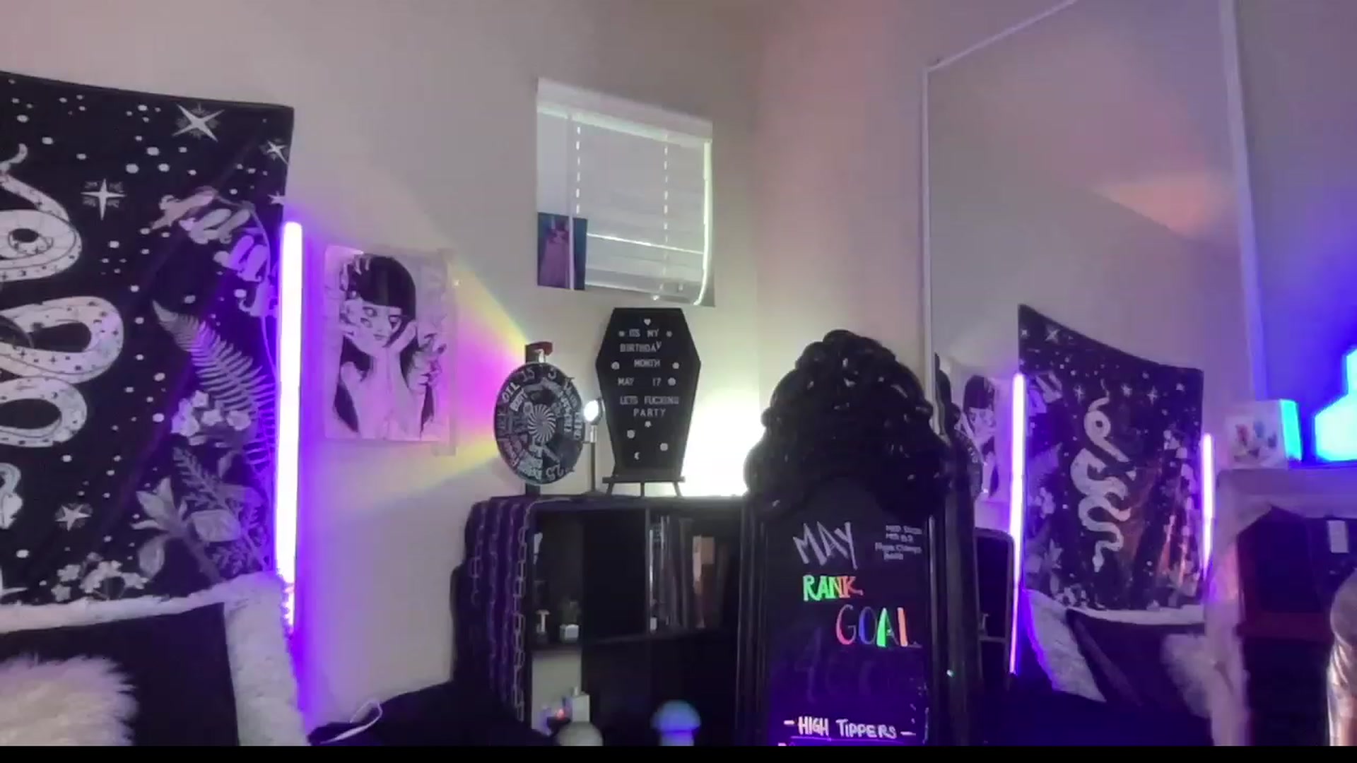 Gallery image thumbnail from RileyWoods's myfreecams stream on, 05/04/2023, 02:13 image 18 of 20