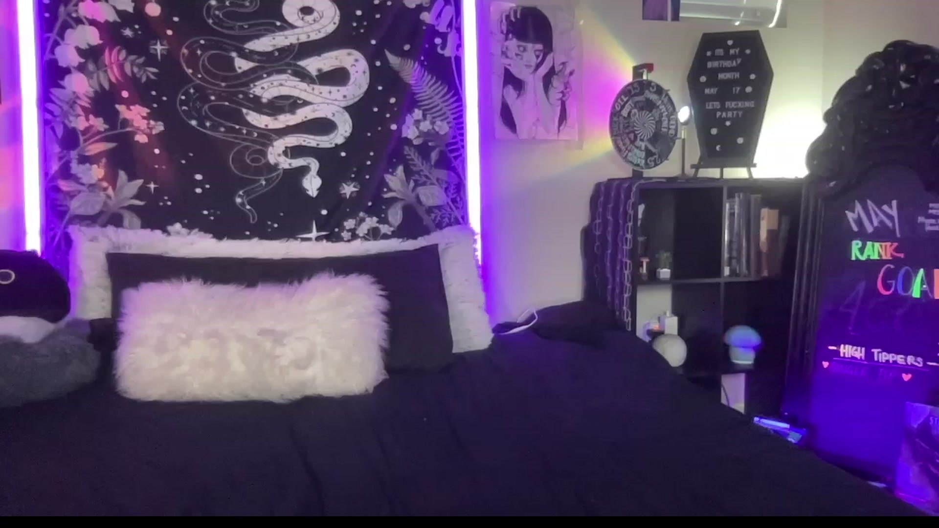 Gallery image thumbnail from RileyWoods's myfreecams stream on, 05/04/2023, 02:13 image 12 of 20