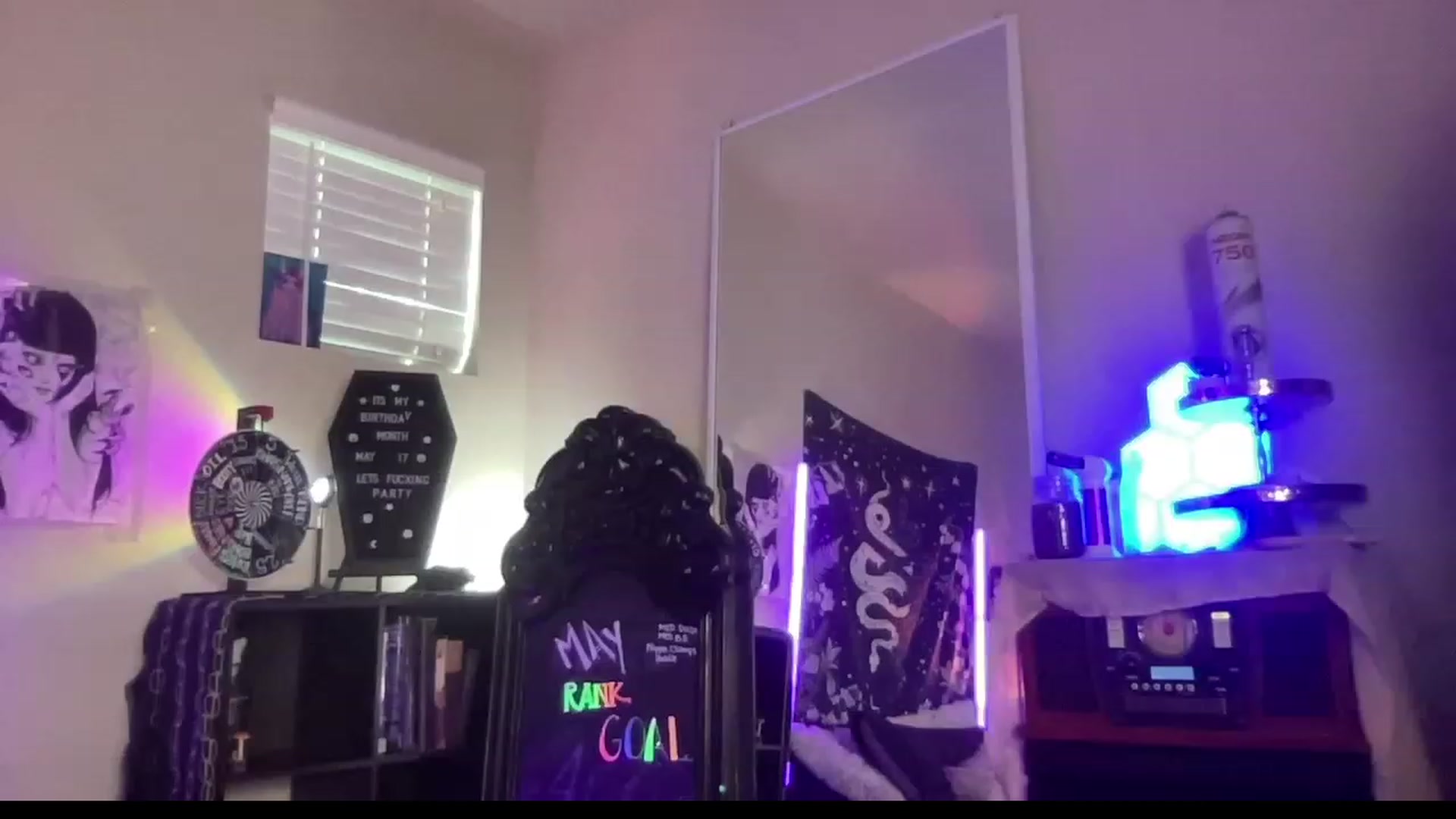 Gallery image thumbnail from RileyWoods's myfreecams stream on, 05/05/2023, 24:47 image 1 of 20