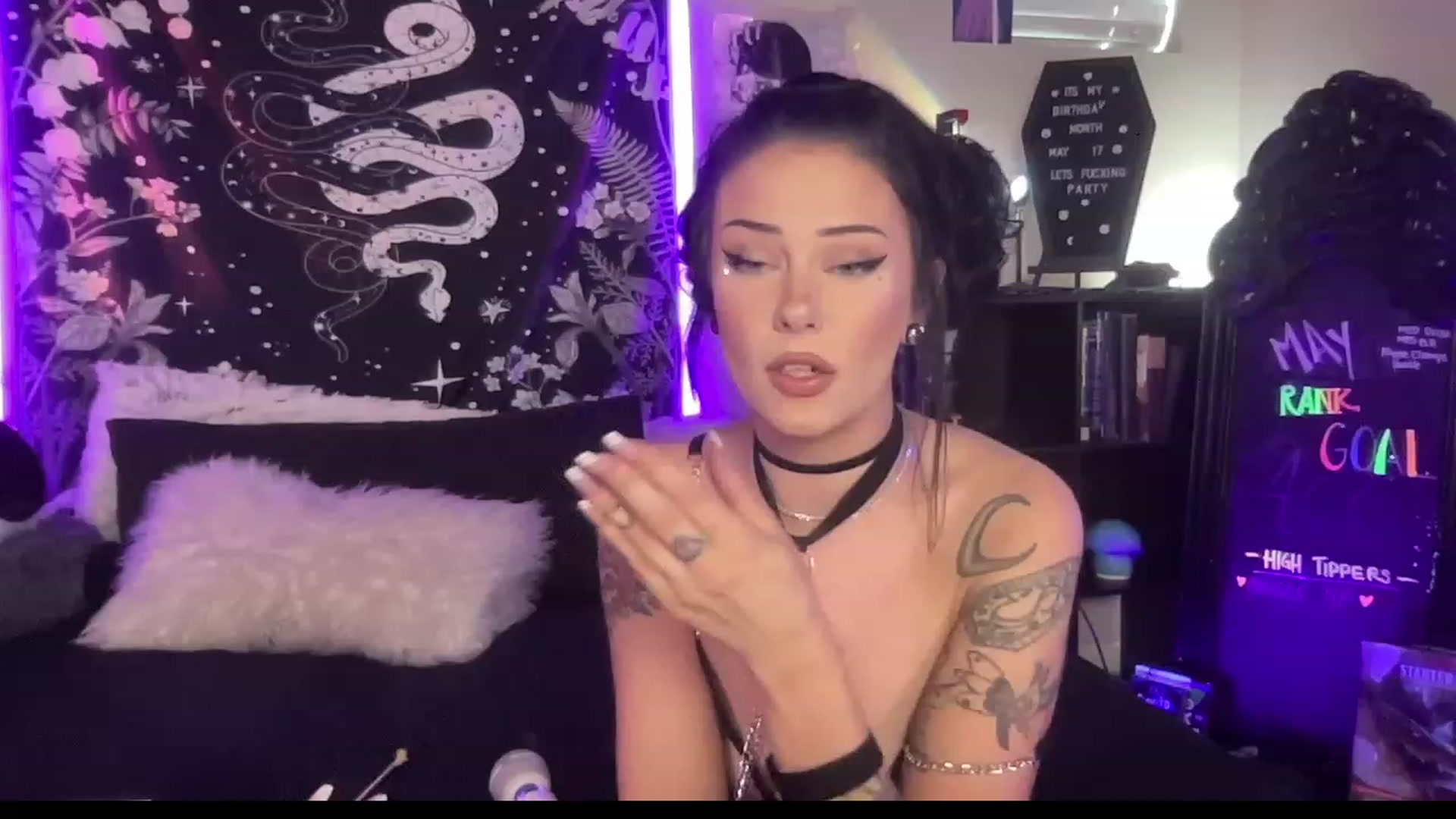 Gallery image thumbnail from RileyWoods's myfreecams stream on, 05/05/2023, 24:47 image 4 of 20