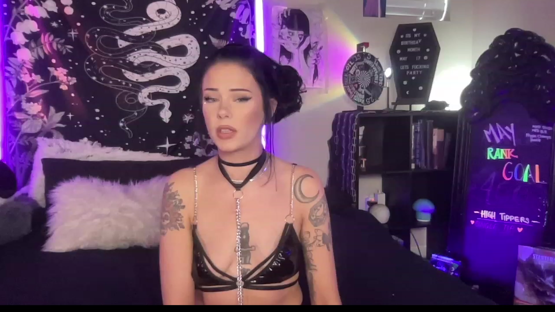 Gallery image thumbnail from RileyWoods's myfreecams stream on, 05/05/2023, 24:47 image 8 of 20
