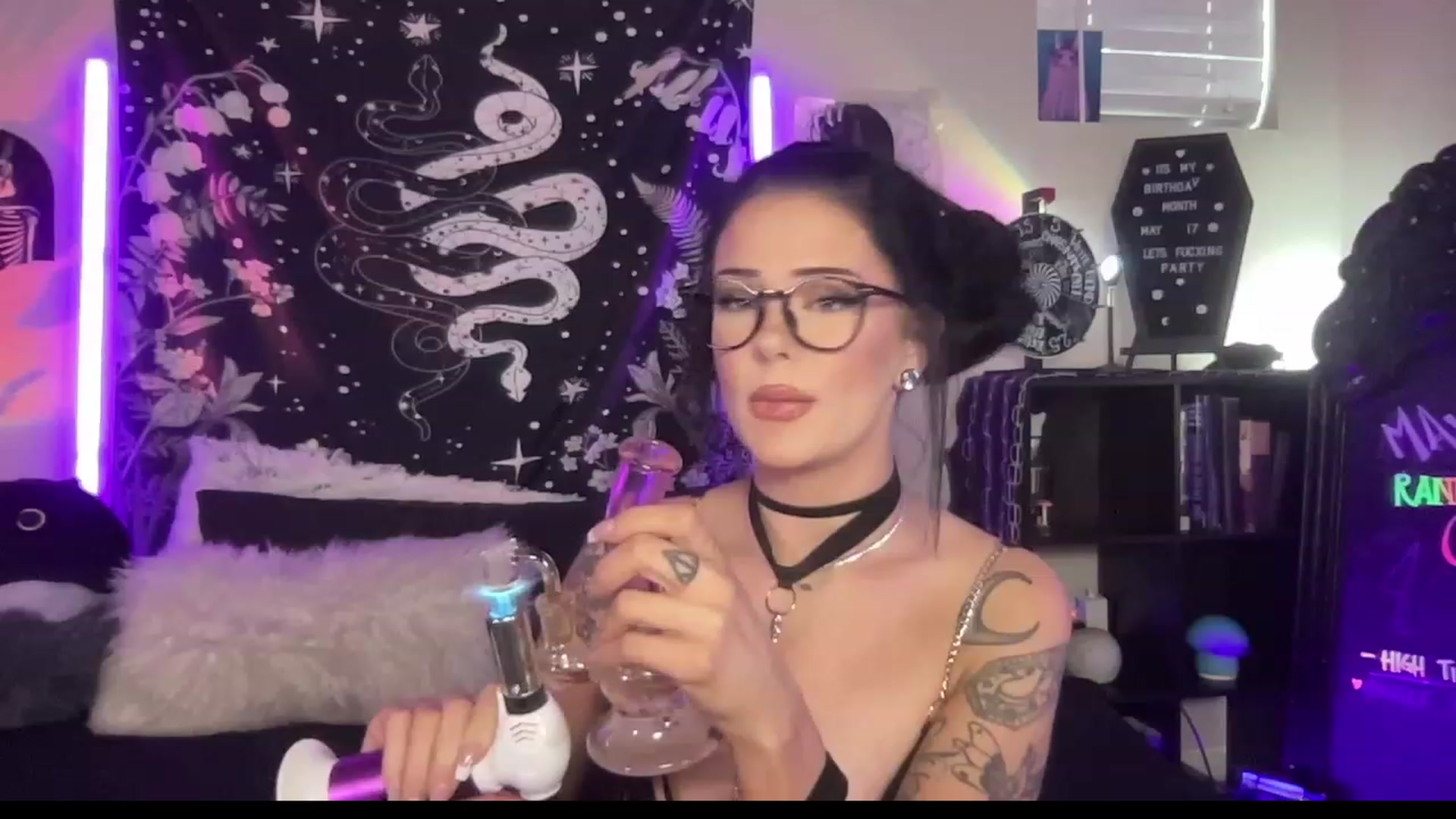 Gallery image thumbnail from RileyWoods's myfreecams stream on, 05/05/2023, 24:47 image 15 of 20