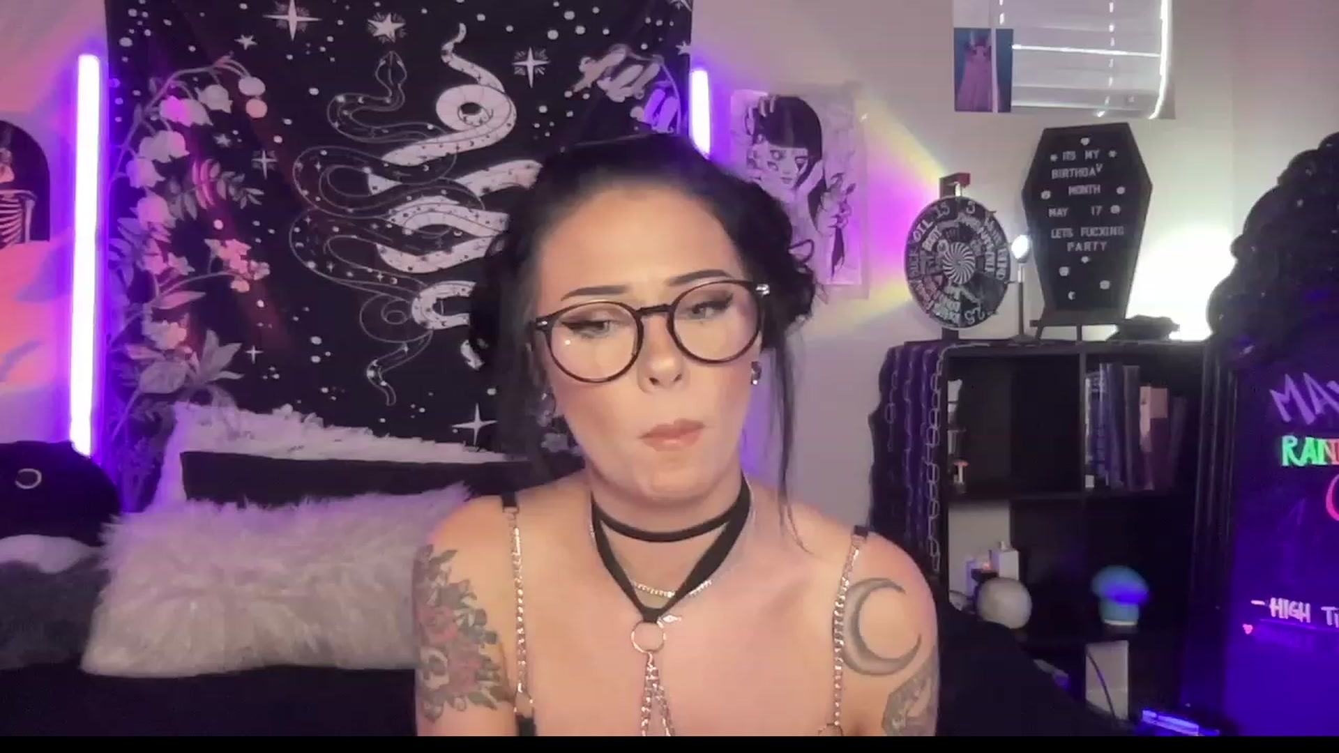 Gallery image thumbnail from RileyWoods's myfreecams stream on, 05/05/2023, 01:15 image 6 of 20