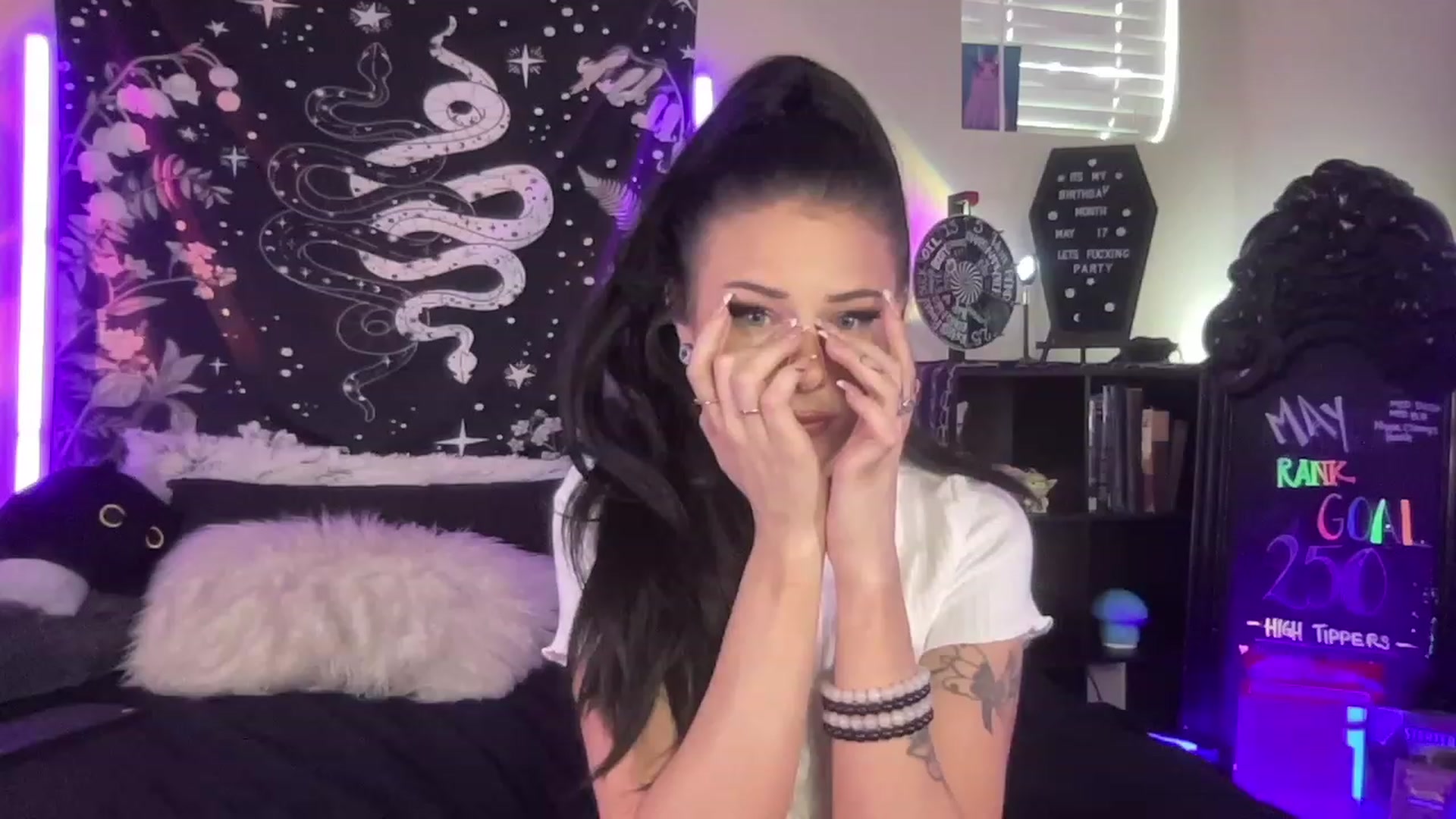 Gallery image thumbnail from RileyWoods's myfreecams stream on, 05/06/2023, 23:17 image 20 of 20