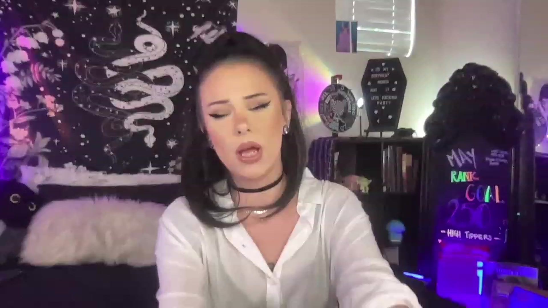 Gallery image thumbnail from RileyWoods's myfreecams stream on, 05/06/2023, 23:17 image 13 of 20