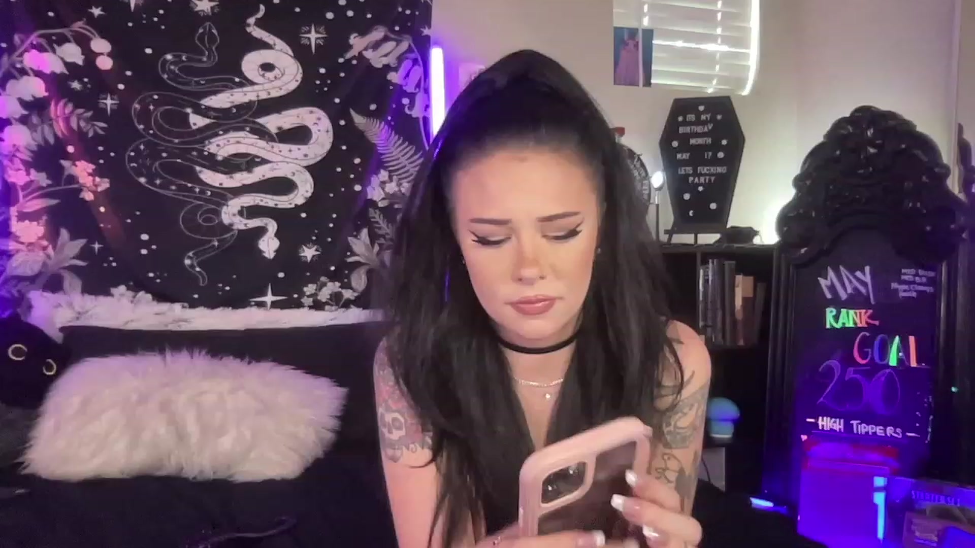 Gallery image thumbnail from RileyWoods's myfreecams stream on, 05/07/2023, 24:02 image 6 of 20