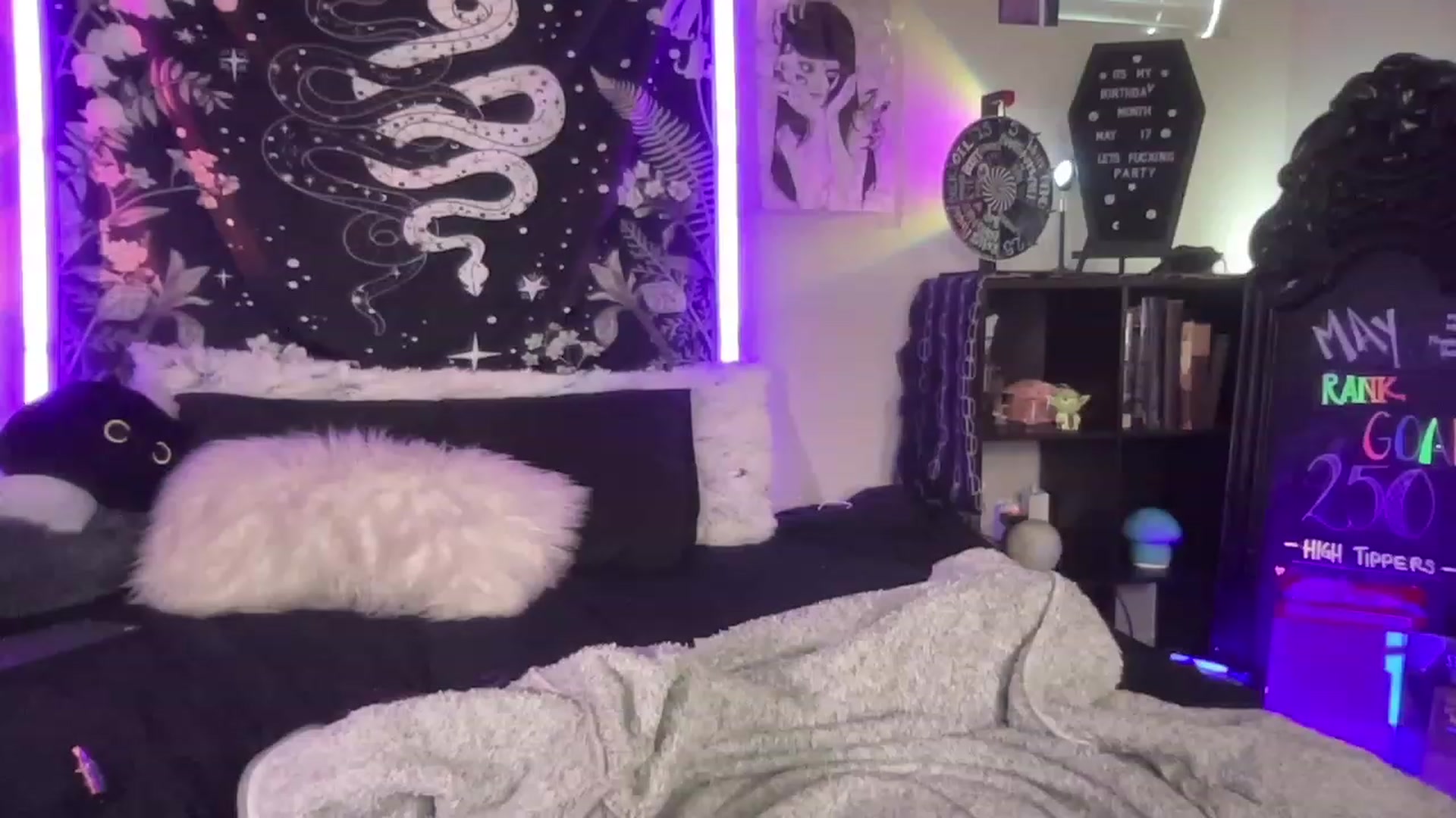 Gallery image thumbnail from RileyWoods's myfreecams stream on, 05/07/2023, 24:02 image 1 of 20