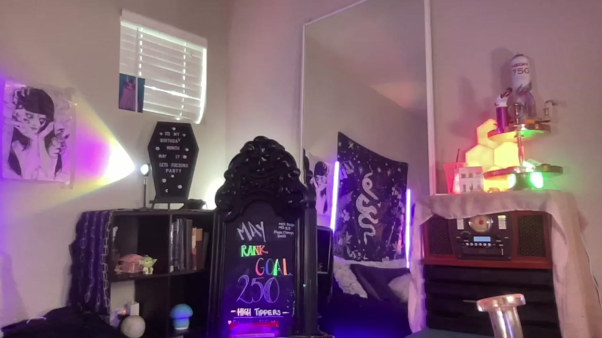 Gallery image thumbnail from RileyWoods's myfreecams stream on, 05/07/2023, 24:02 image 12 of 20