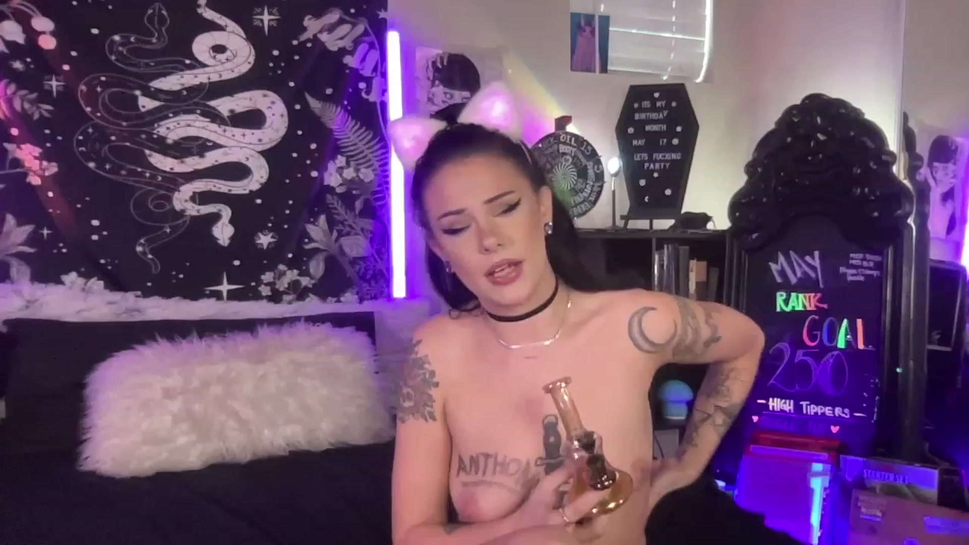 Gallery image thumbnail from RileyWoods's myfreecams stream on, 05/07/2023, 02:38 image 11 of 20