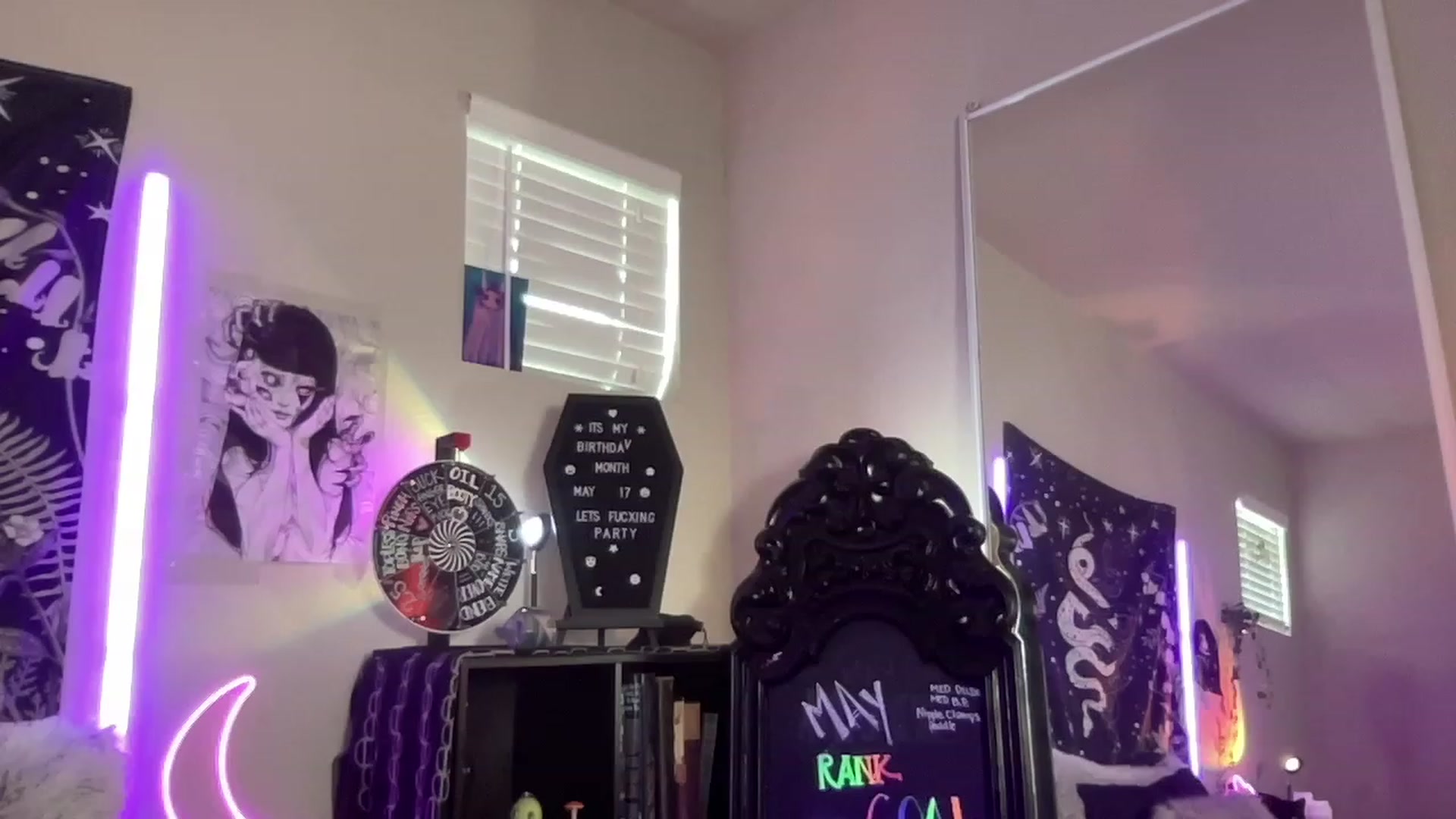 Gallery image thumbnail from RileyWoods's myfreecams stream on, 05/08/2023, 01:43 image 6 of 20