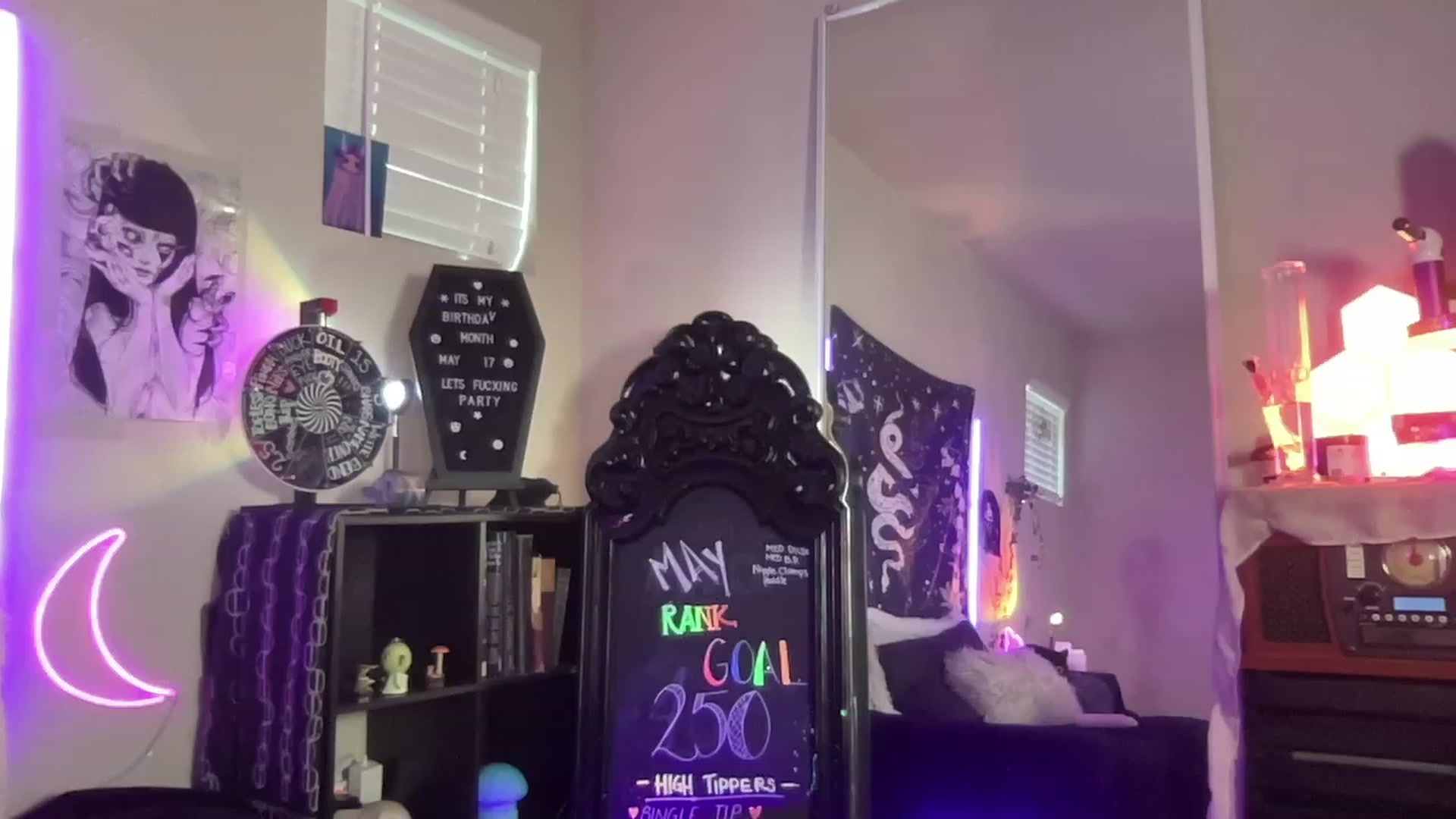 Gallery image thumbnail from RileyWoods's myfreecams stream on, 05/08/2023, 01:43 image 20 of 20