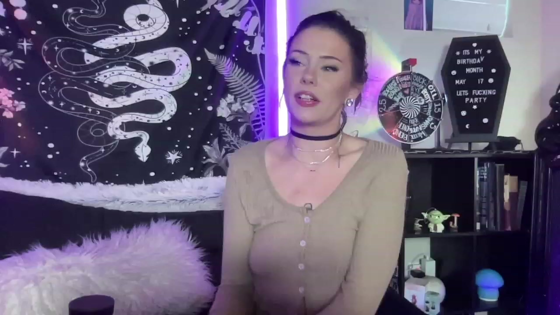 Gallery image thumbnail from RileyWoods's myfreecams stream on, 05/08/2023, 02:51 image 11 of 20