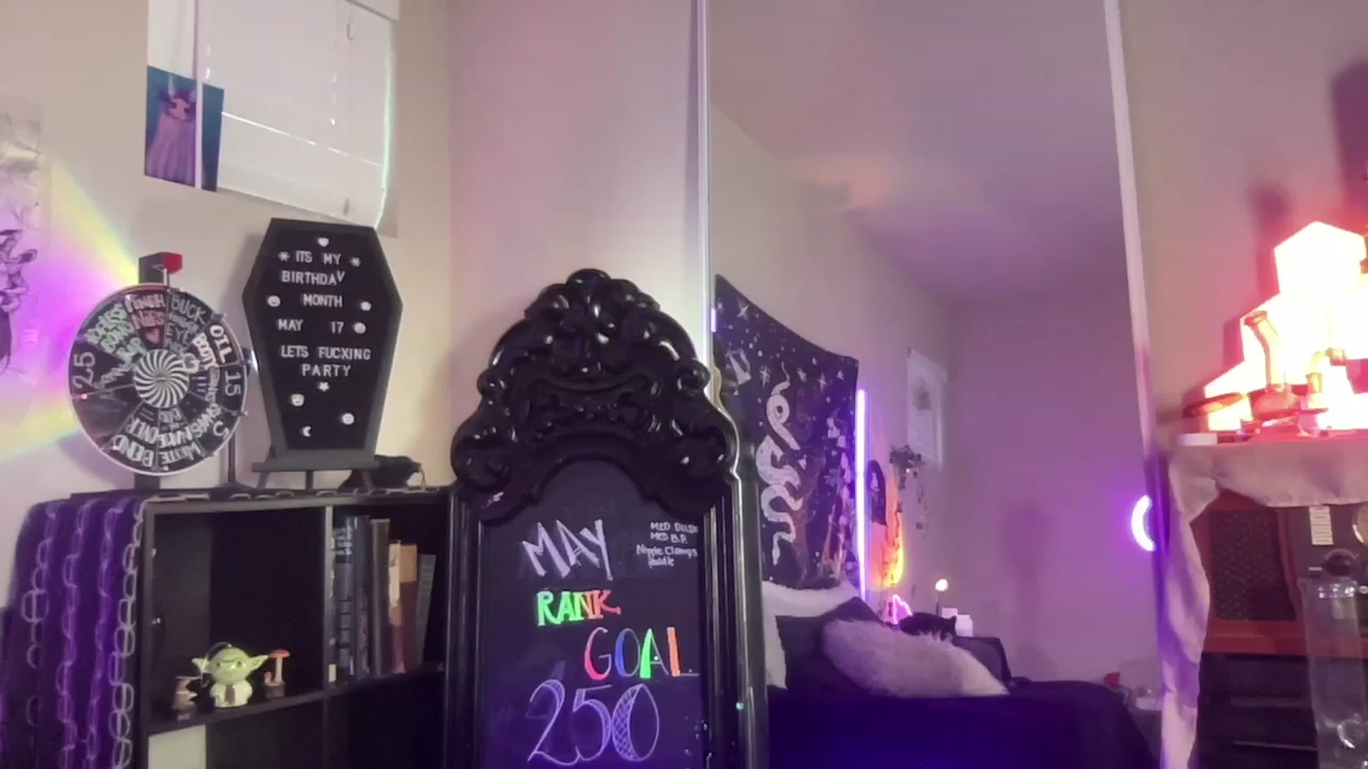 Gallery image thumbnail from RileyWoods's myfreecams stream on, 05/08/2023, 02:51 image 19 of 20