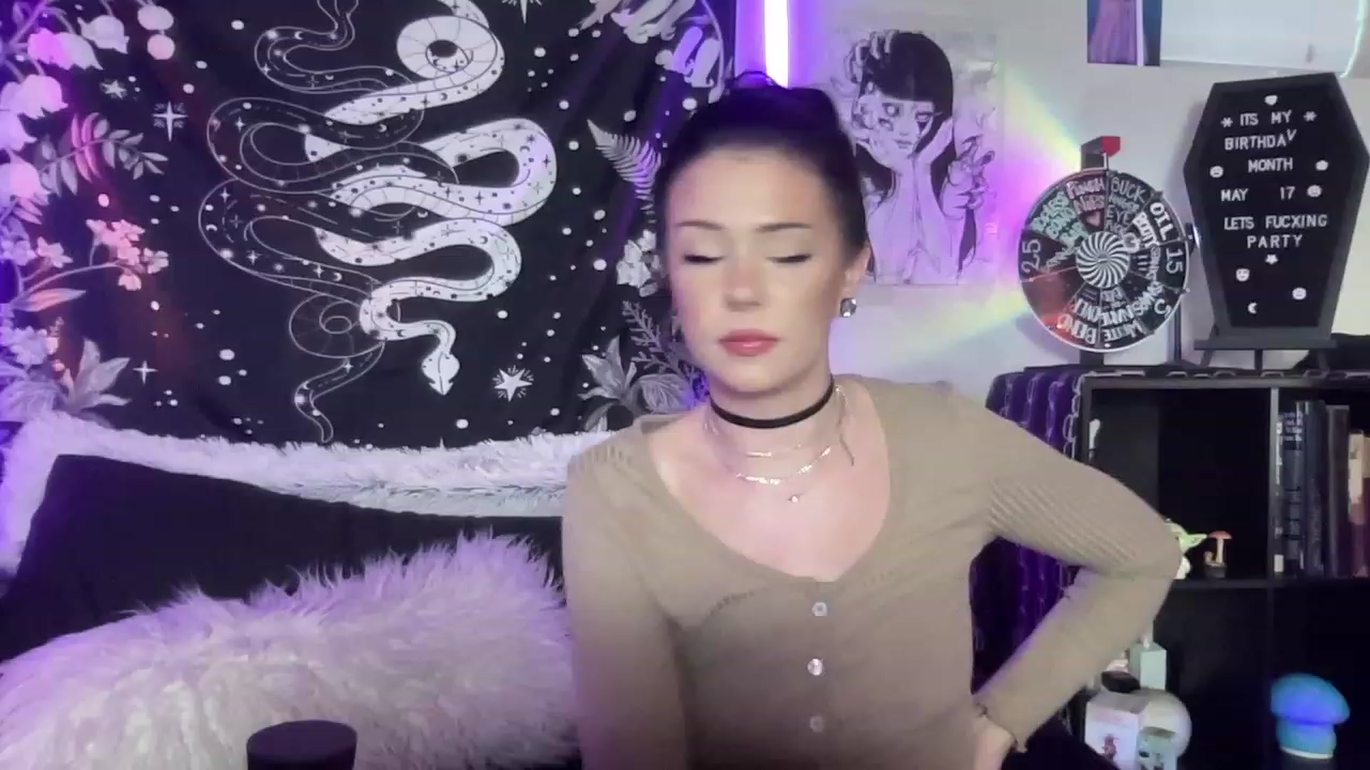 Gallery image thumbnail from RileyWoods's myfreecams stream on, 05/08/2023, 02:51 image 6 of 20