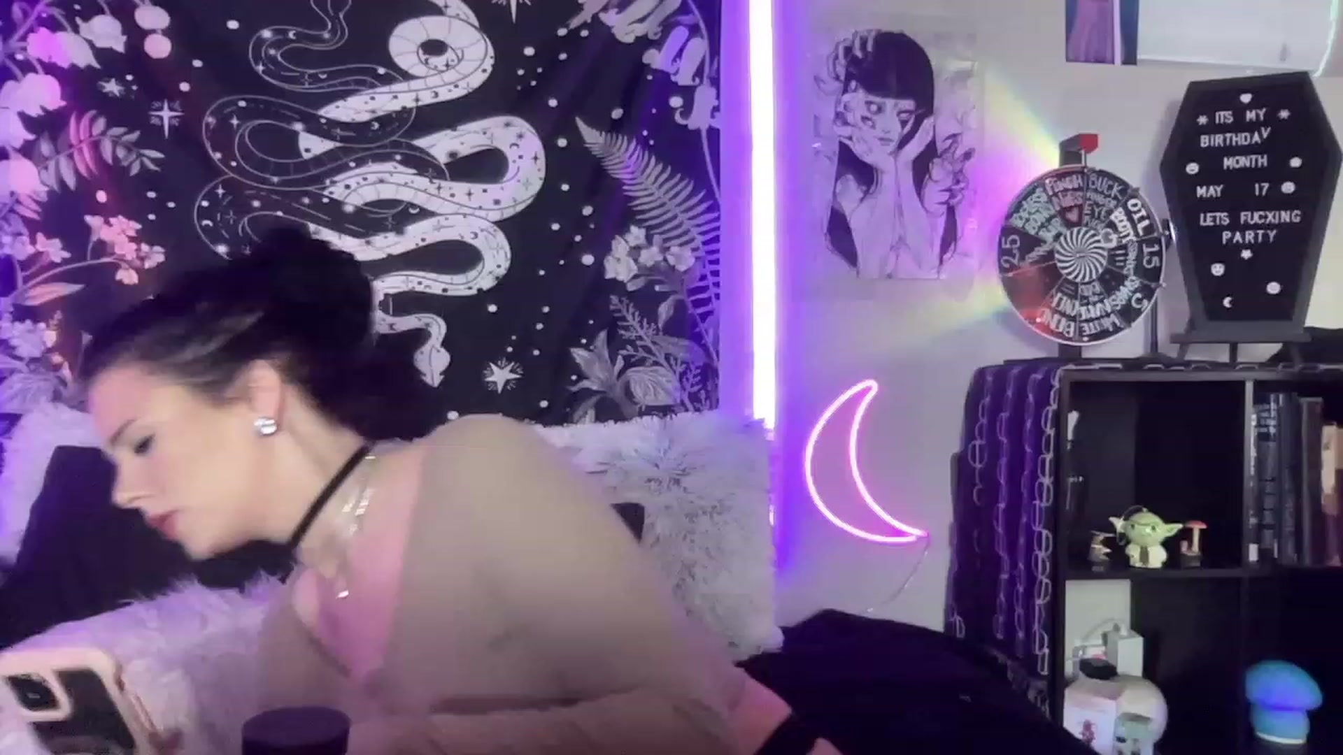 Gallery image thumbnail from RileyWoods's myfreecams stream on, 05/08/2023, 02:51 image 8 of 20