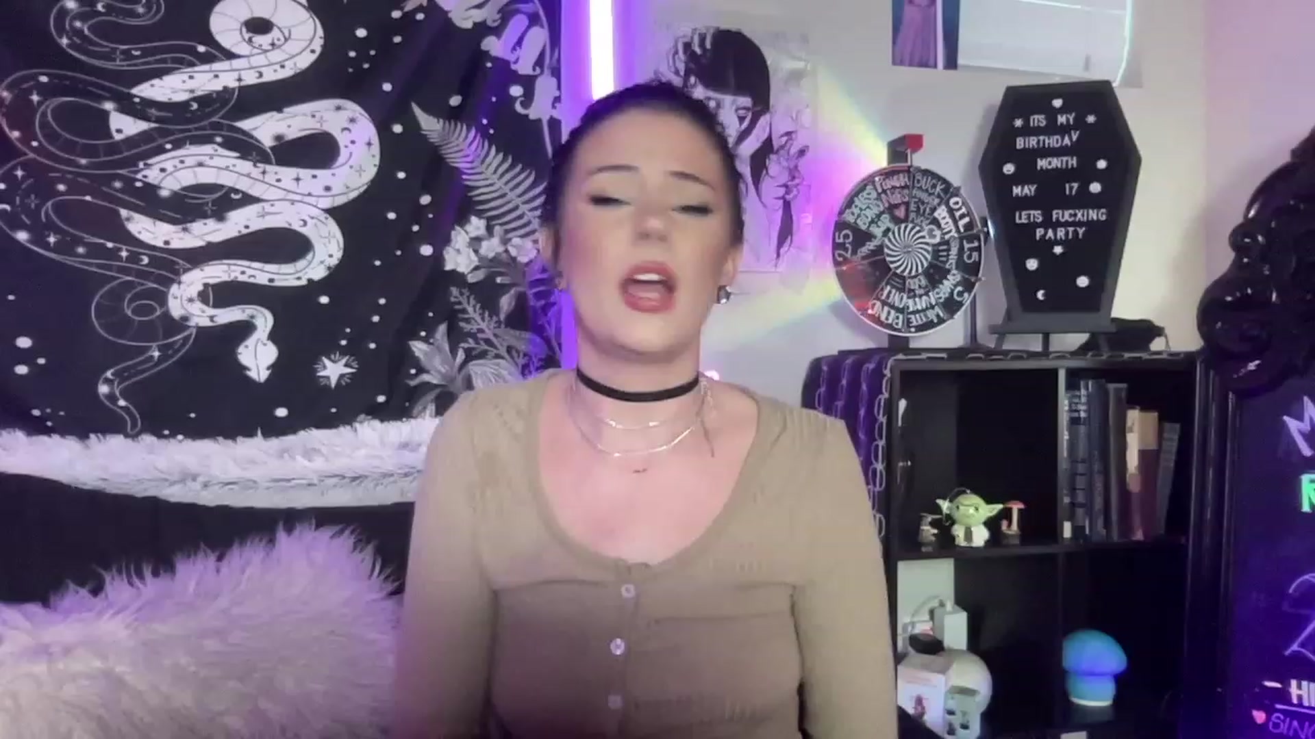 Gallery image thumbnail from RileyWoods's myfreecams stream on, 05/08/2023, 02:51 image 5 of 20