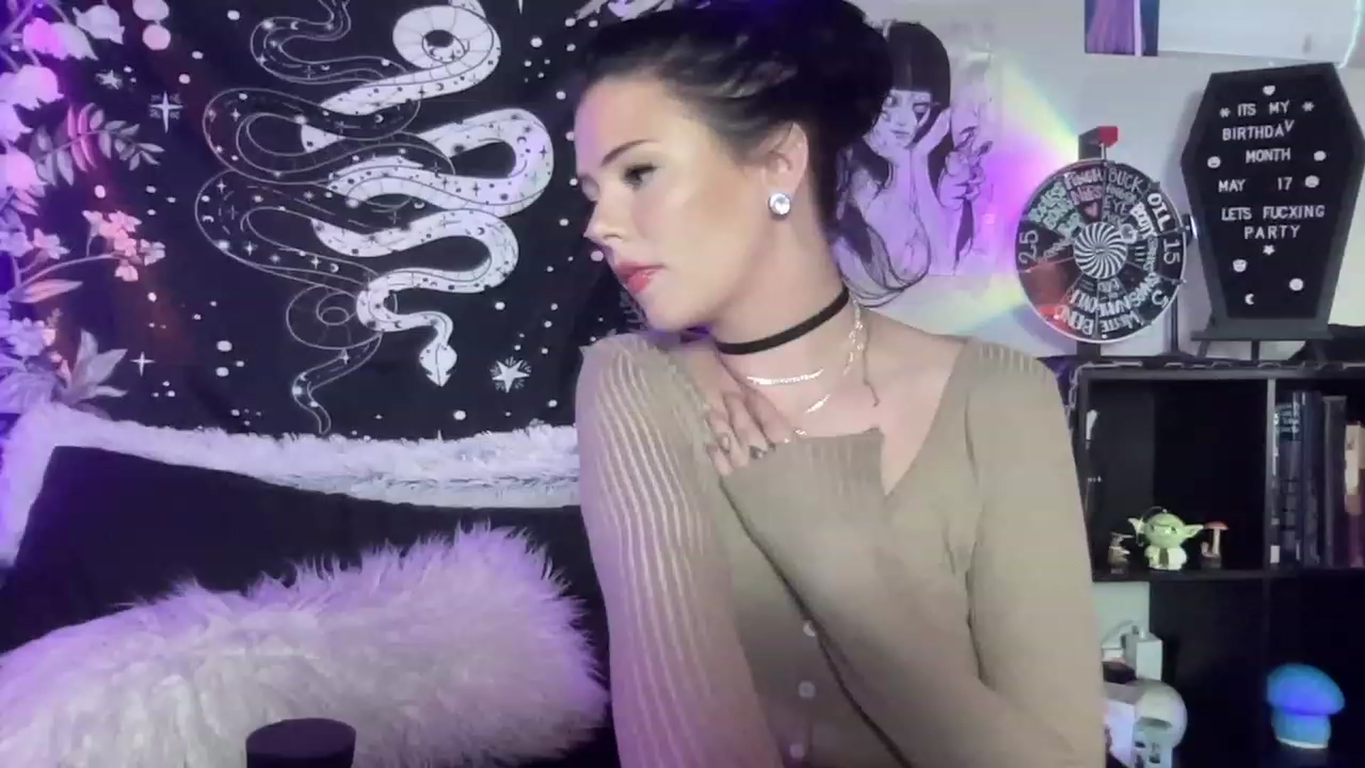 Gallery image thumbnail from RileyWoods's myfreecams stream on, 05/08/2023, 02:51 image 10 of 20