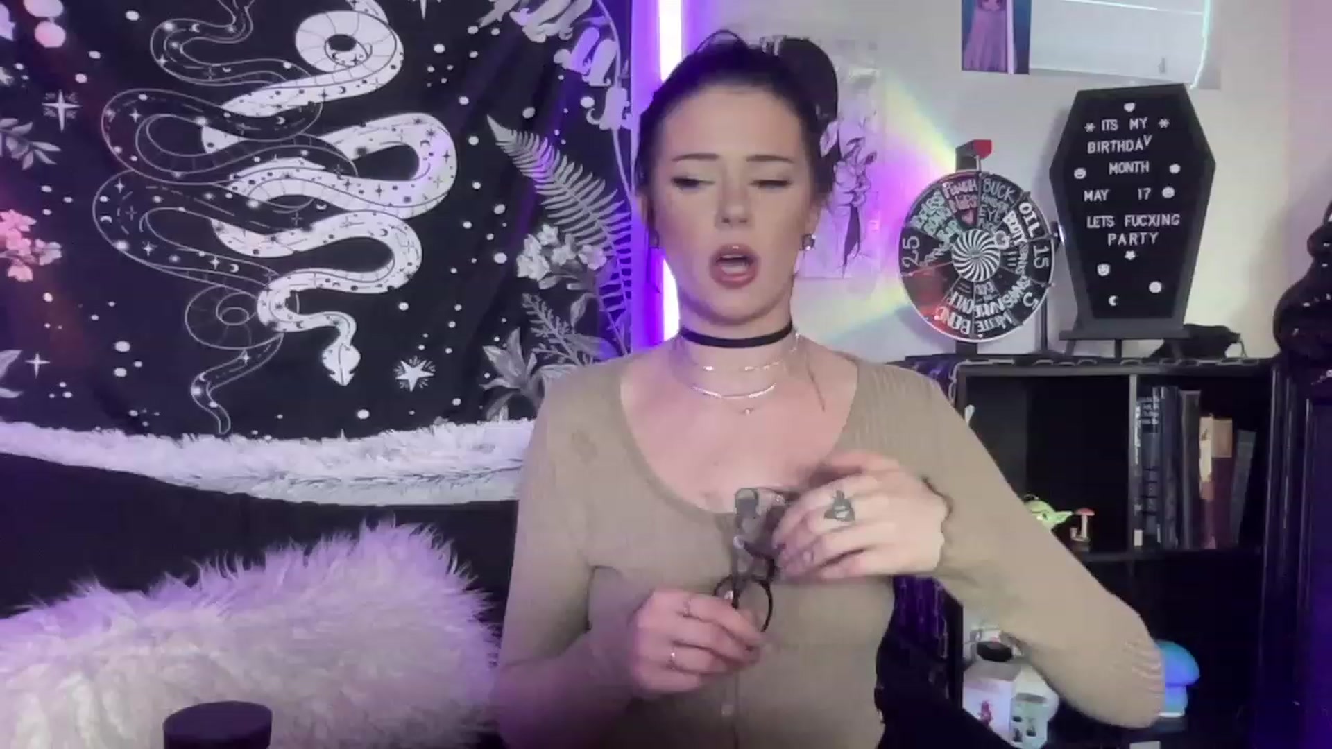 Gallery image thumbnail from RileyWoods's myfreecams stream on, 05/08/2023, 02:51 image 12 of 20