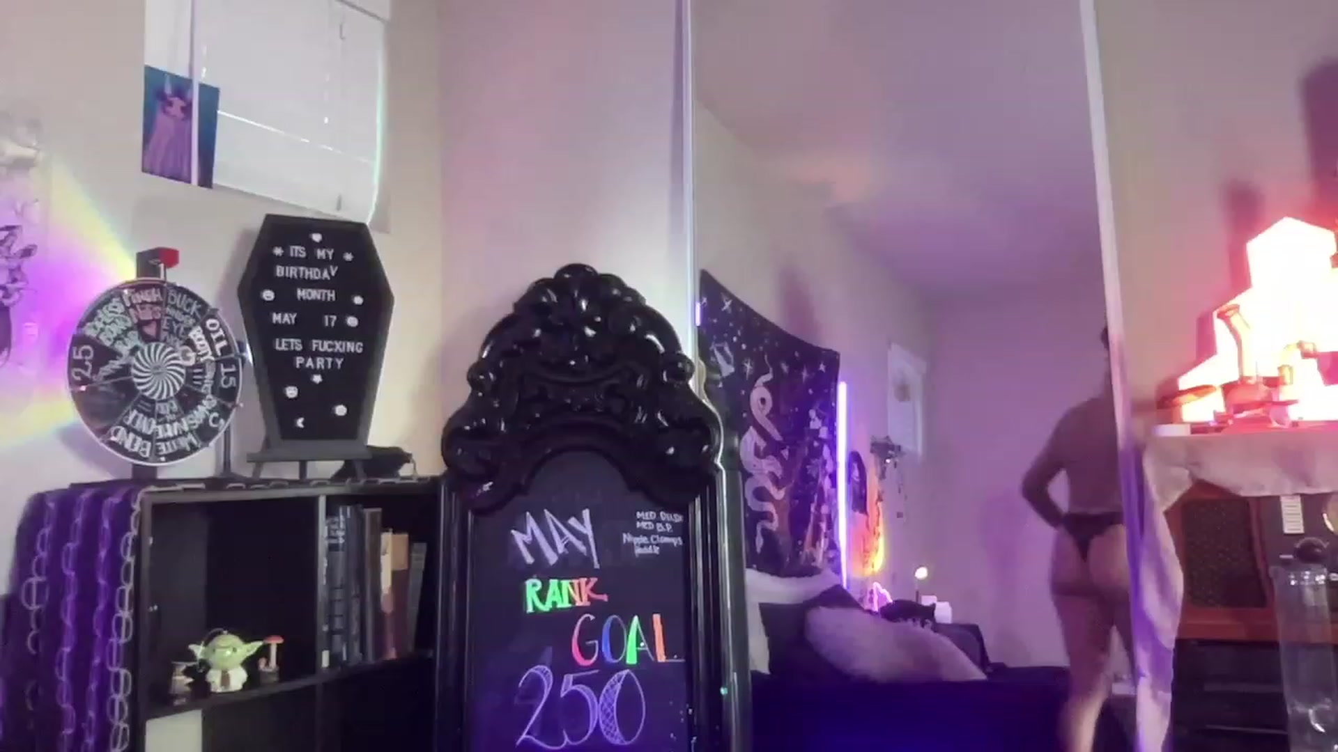 Gallery image thumbnail from RileyWoods's myfreecams stream on, 05/08/2023, 02:51 image 17 of 20