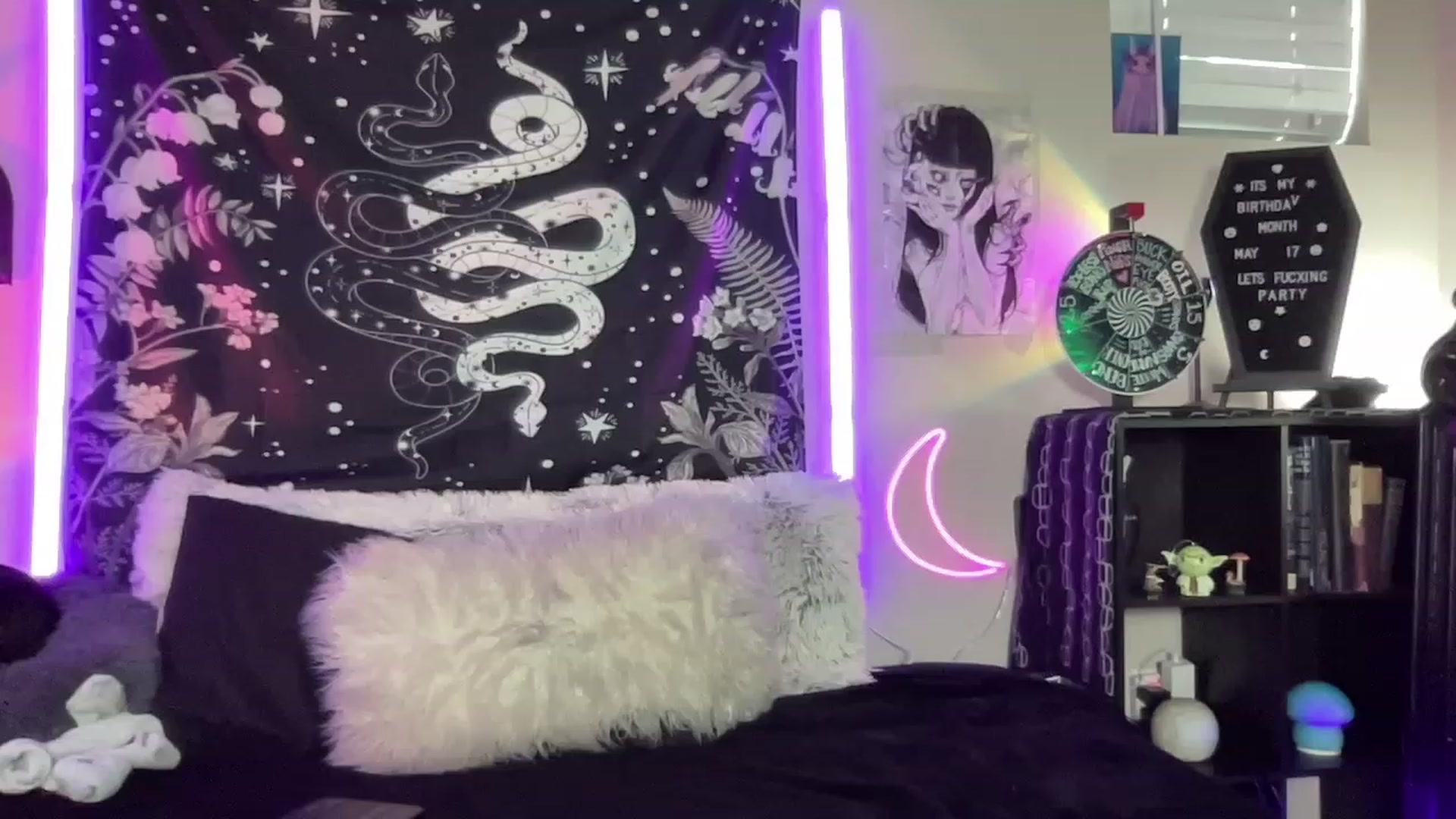 Gallery image thumbnail from RileyWoods's myfreecams stream on, 05/10/2023, 24:03 image 17 of 20
