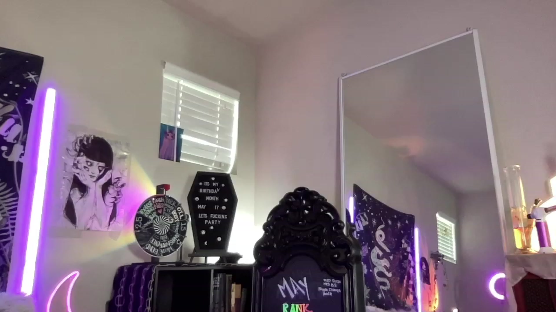 Gallery image thumbnail from RileyWoods's myfreecams stream on, 05/10/2023, 24:03 image 11 of 20