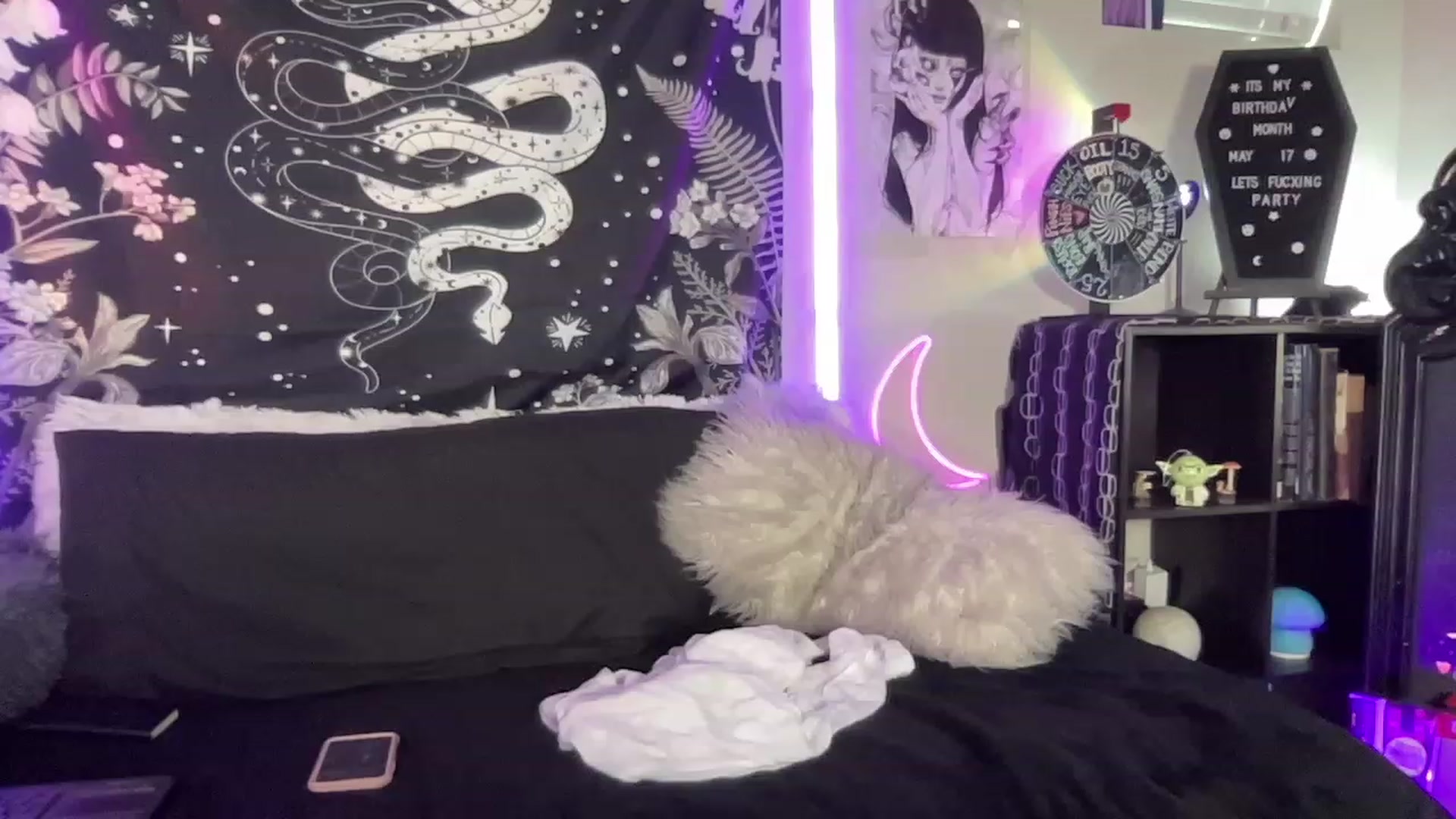 Gallery image thumbnail from RileyWoods's myfreecams stream on, 05/11/2023, 24:30 image 7 of 20