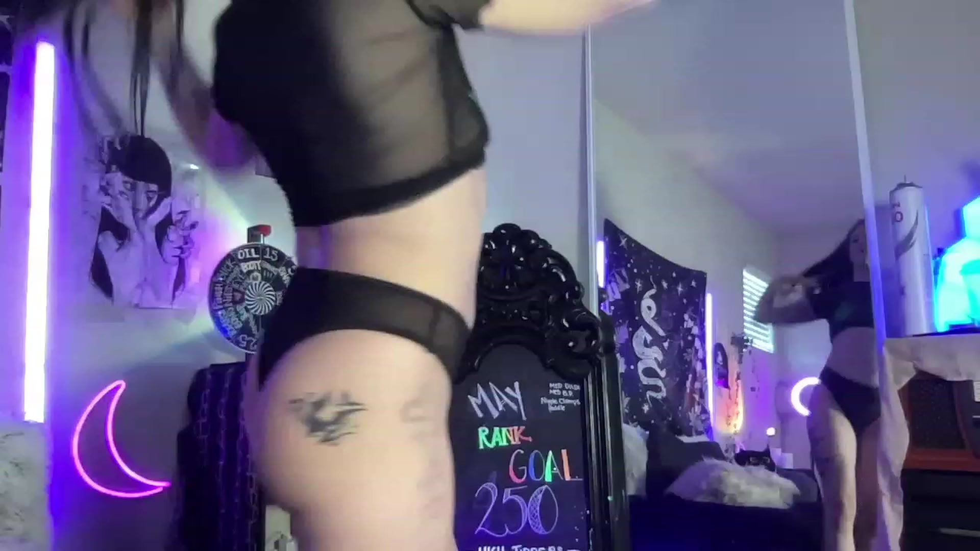 Gallery image thumbnail from RileyWoods's myfreecams stream on, 05/12/2023, 24:37 image 8 of 20