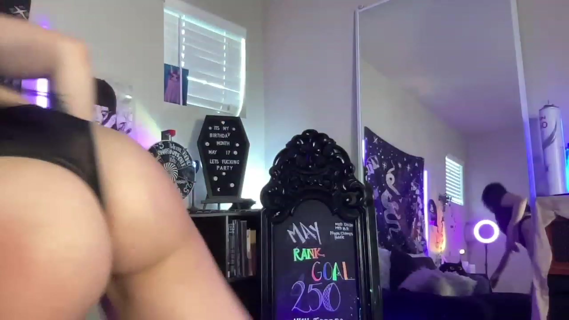 Gallery image thumbnail from RileyWoods's myfreecams stream on, 05/12/2023, 24:37 image 16 of 20