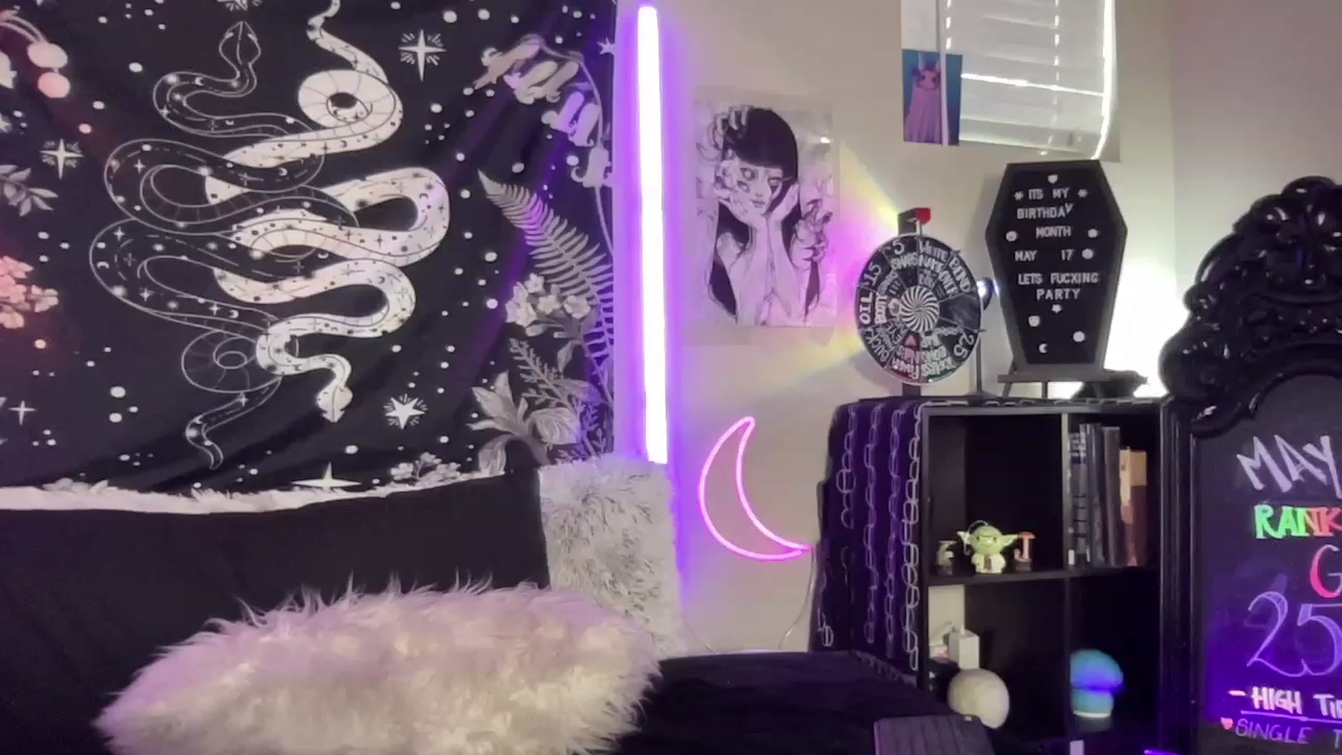Gallery image thumbnail from RileyWoods's myfreecams stream on, 05/12/2023, 01:16 image 14 of 20
