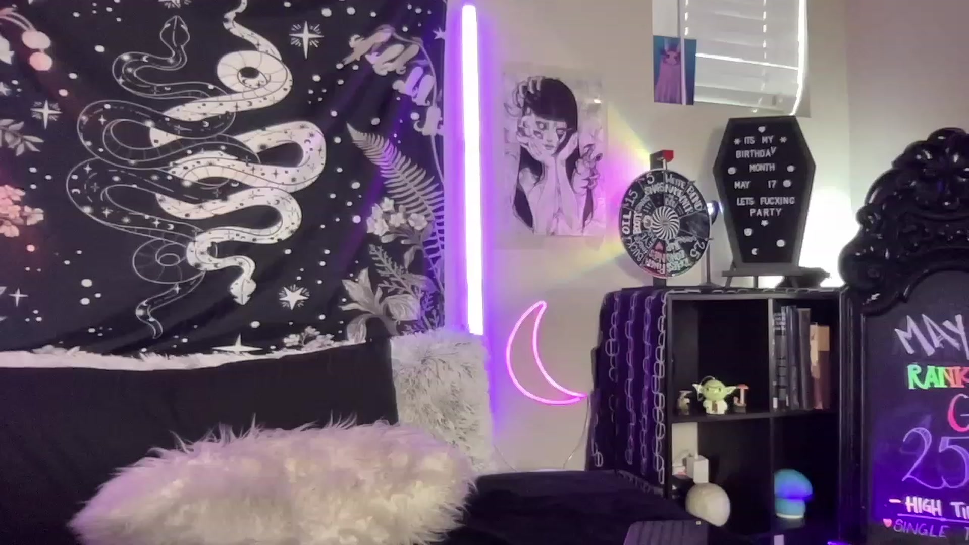 Gallery image thumbnail from RileyWoods's myfreecams stream on, 05/12/2023, 01:16 image 20 of 20