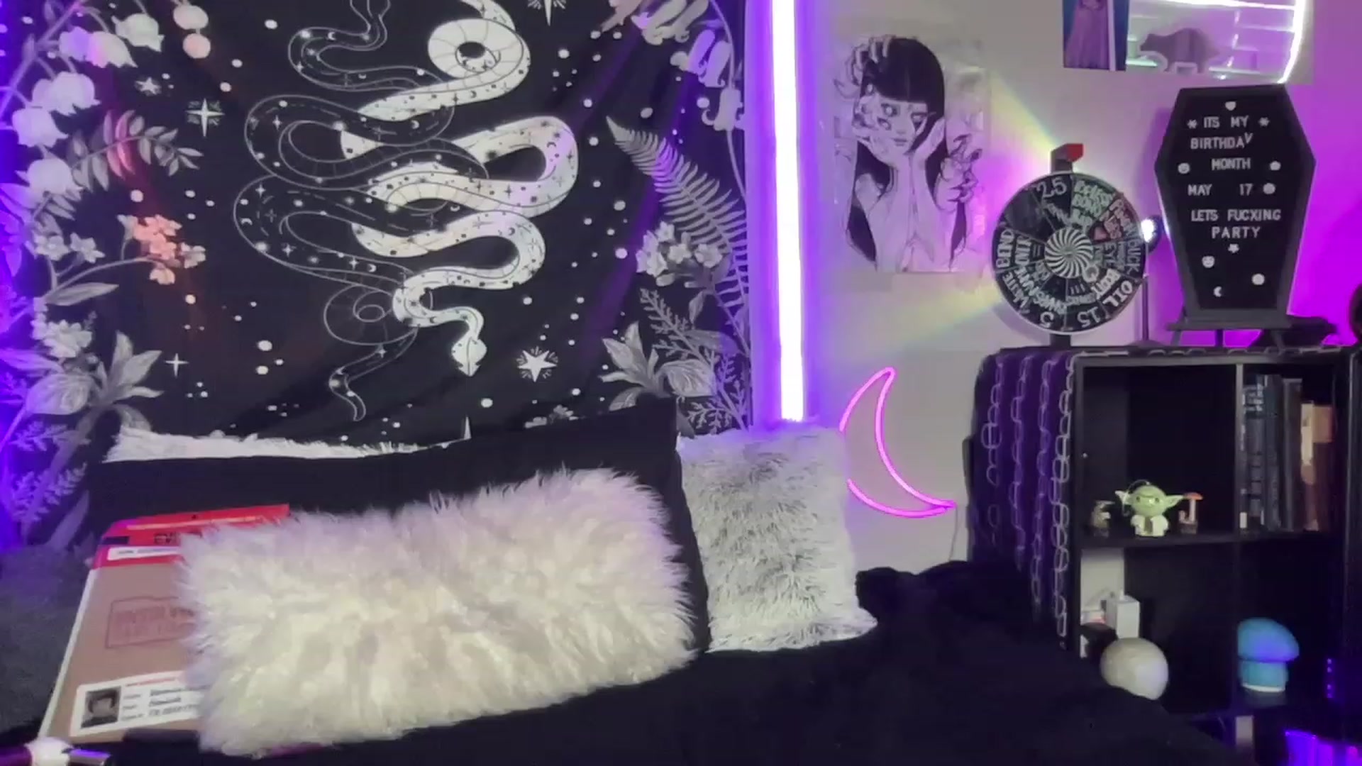 Gallery image thumbnail from RileyWoods's myfreecams stream on, 05/13/2023, 24:02 image 7 of 20