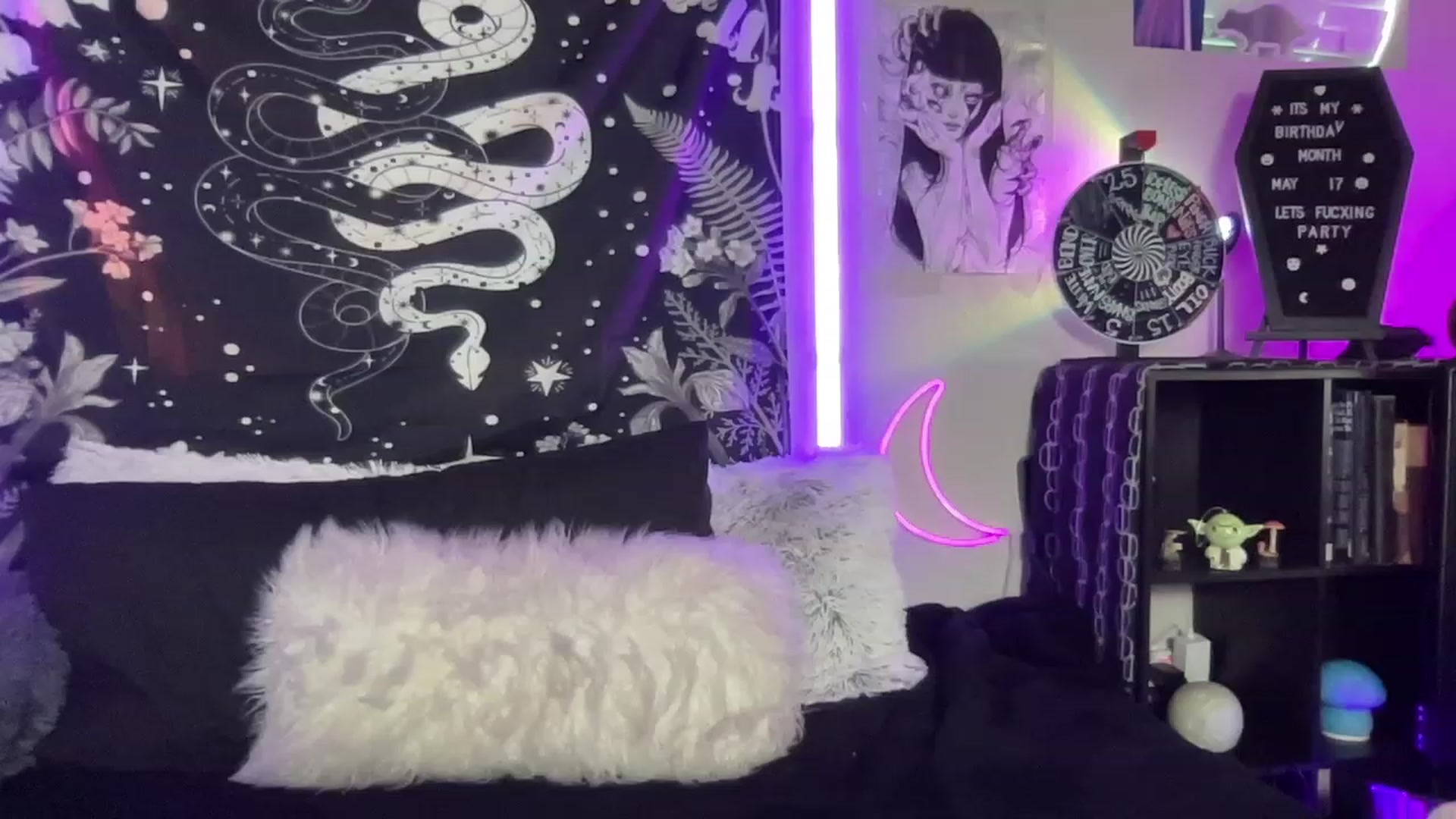 Gallery image thumbnail from RileyWoods's myfreecams stream on, 05/13/2023, 01:02 image 2 of 20