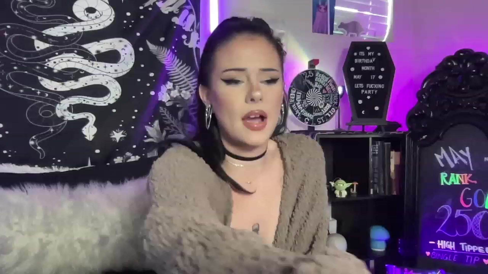 Gallery image thumbnail from RileyWoods's myfreecams stream on, 05/13/2023, 01:02 image 13 of 20