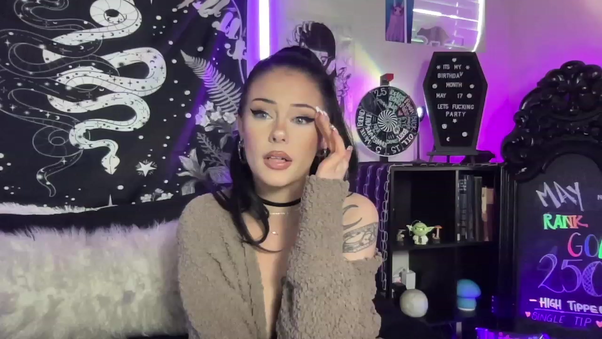 Gallery image thumbnail from RileyWoods's myfreecams stream on, 05/13/2023, 01:02 image 15 of 20