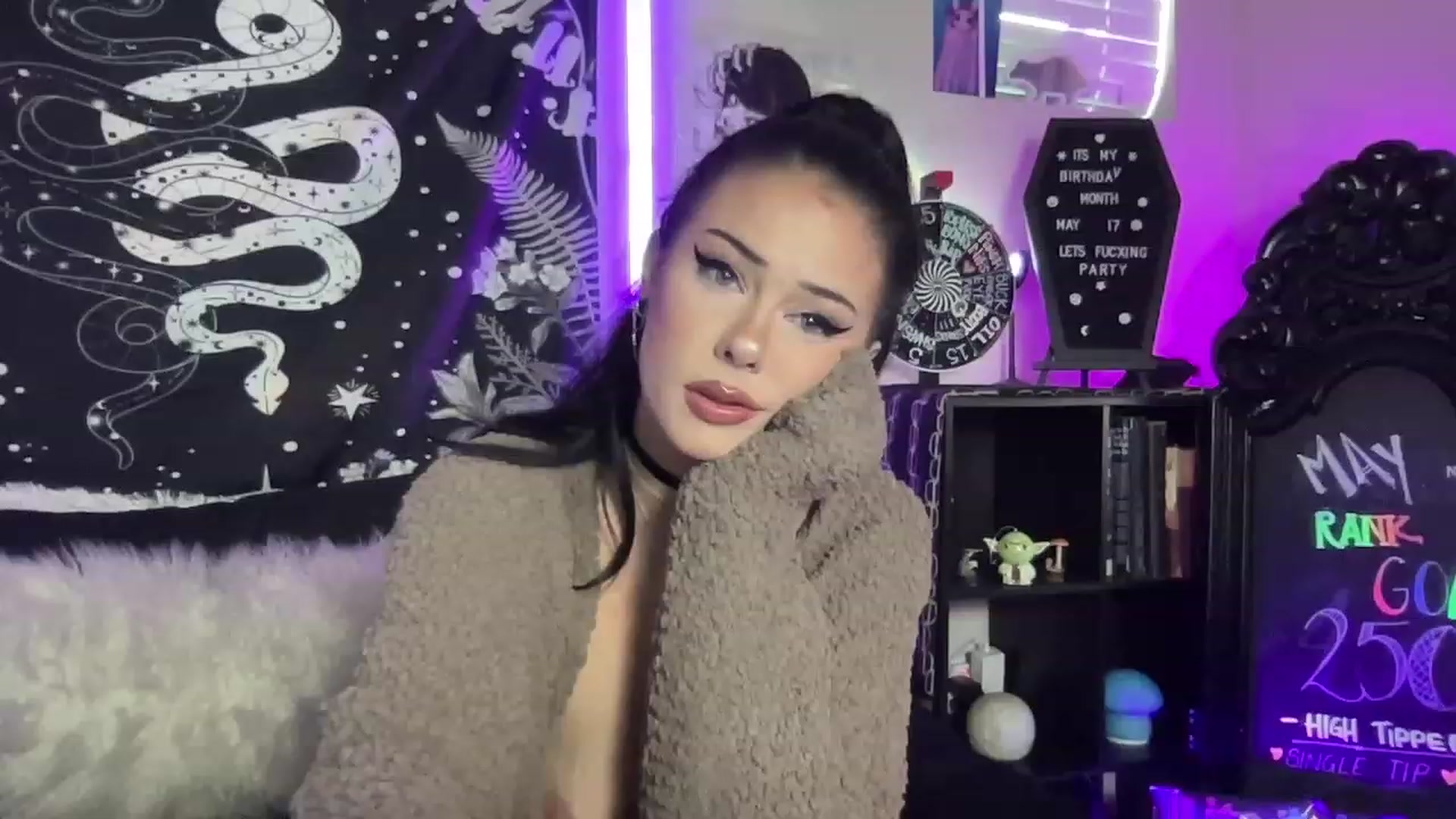 Gallery image thumbnail from RileyWoods's myfreecams stream on, 05/13/2023, 01:02 image 12 of 20