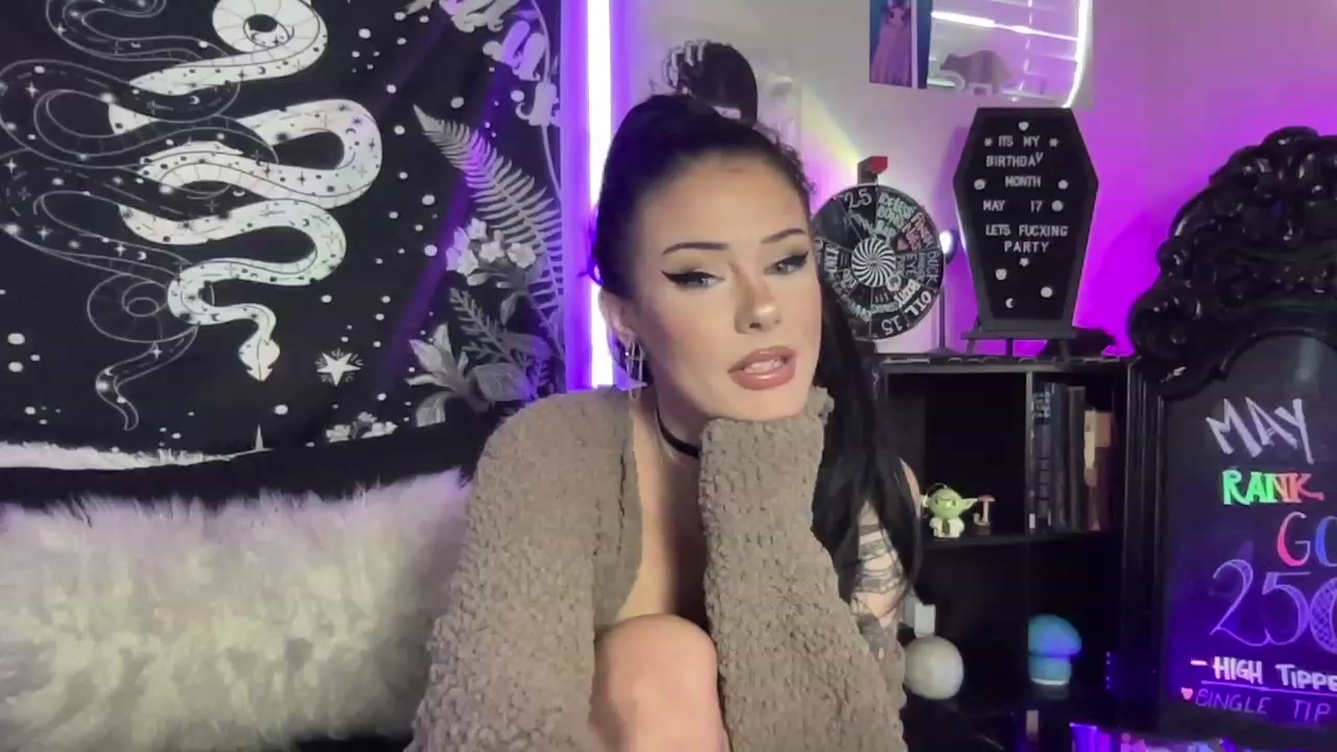 Gallery image thumbnail from RileyWoods's myfreecams stream on, 05/13/2023, 01:02 image 16 of 20