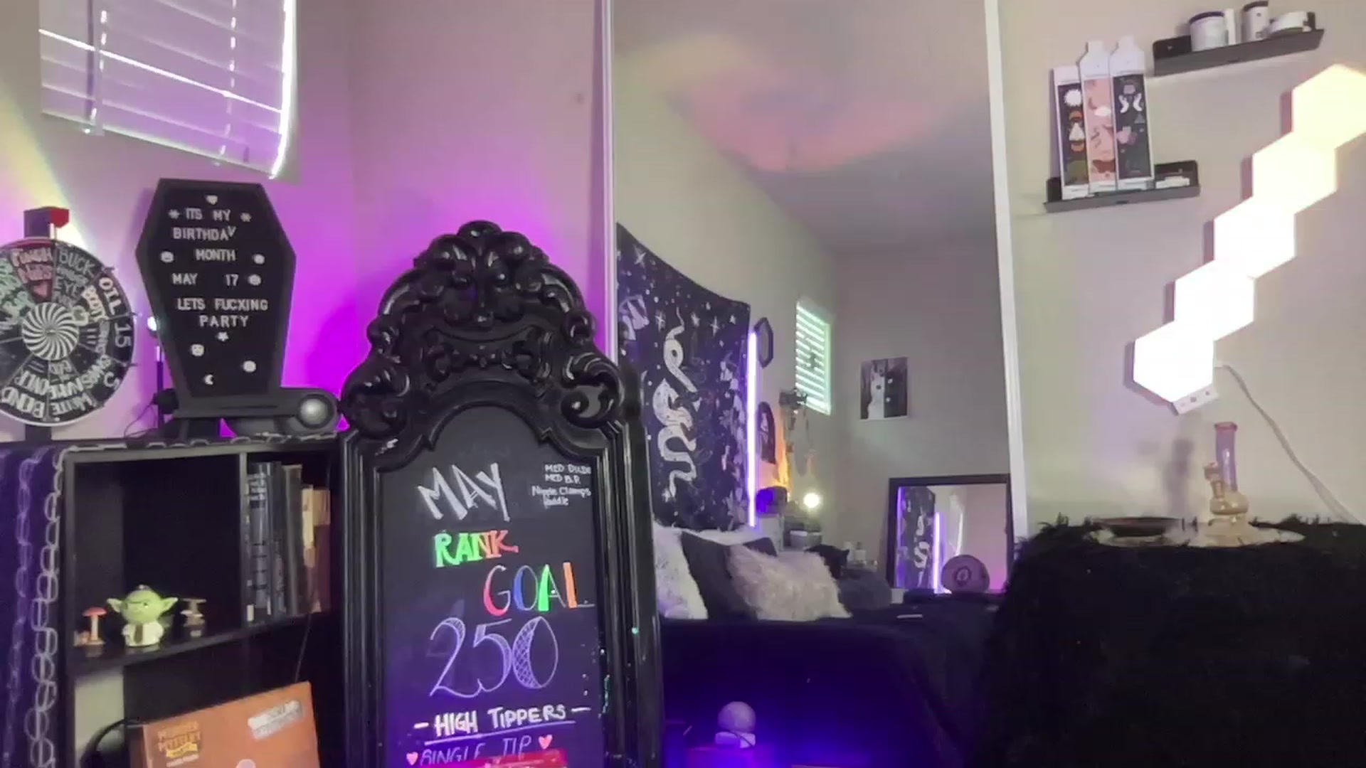 Gallery image thumbnail from RileyWoods's myfreecams stream on, 05/15/2023, 03:20 image 6 of 20