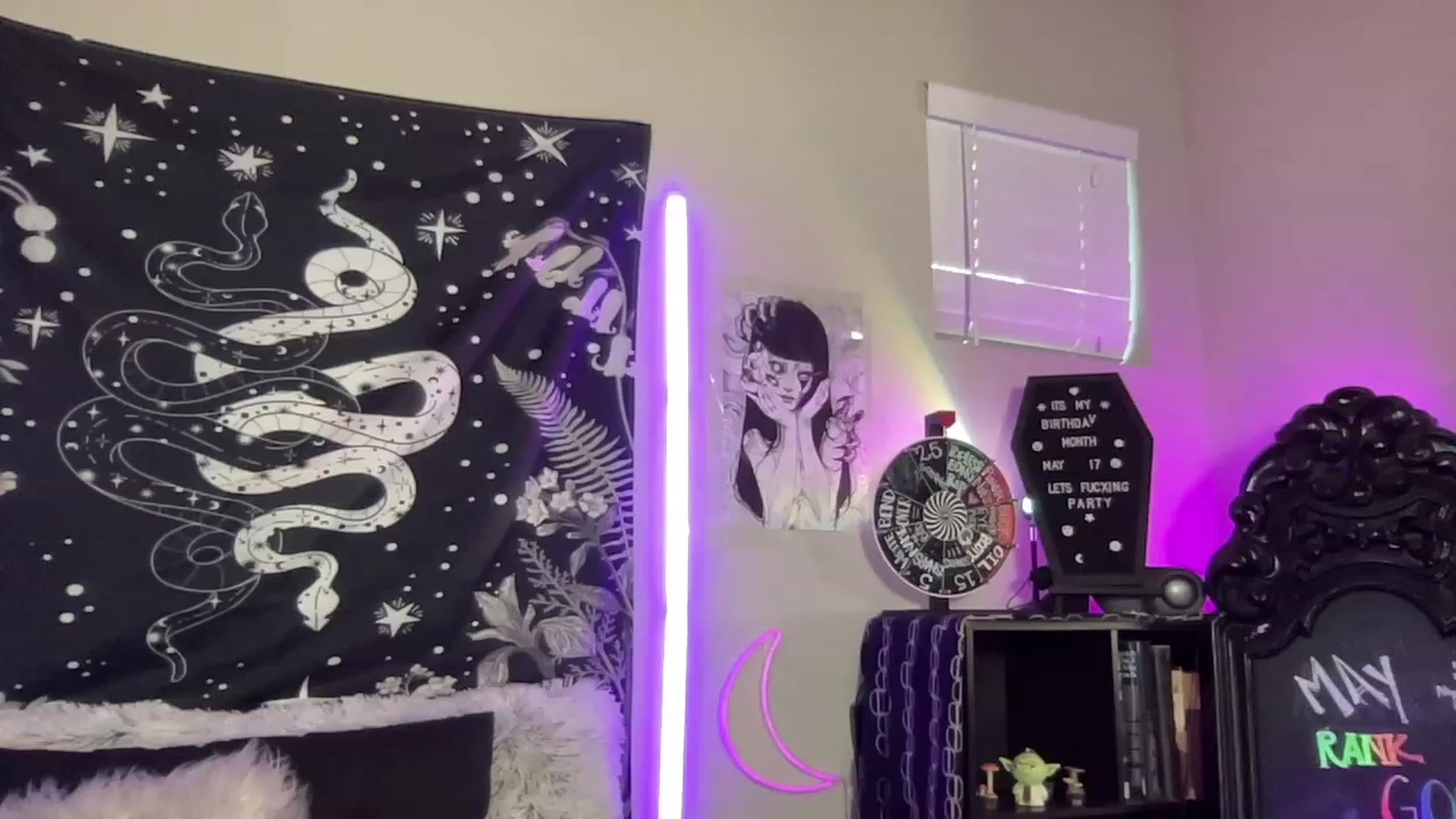 Gallery image thumbnail from RileyWoods's myfreecams stream on, 05/15/2023, 03:20 image 16 of 20