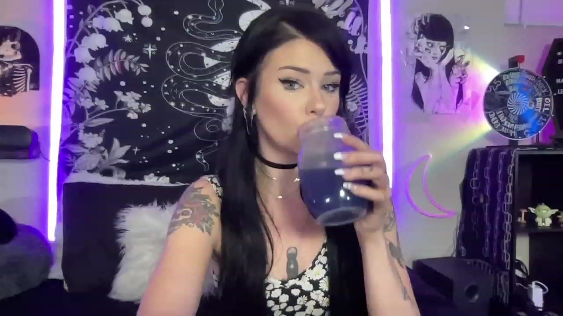 Gallery image thumbnail from RileyWoods's myfreecams stream on, 05/16/2023, 02:37 image 13 of 20