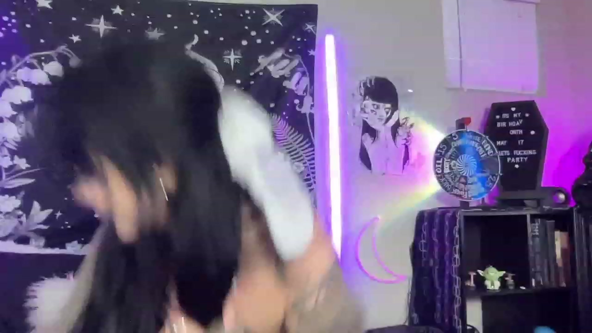 Gallery image thumbnail from RileyWoods's myfreecams stream on, 05/16/2023, 02:37 image 16 of 20