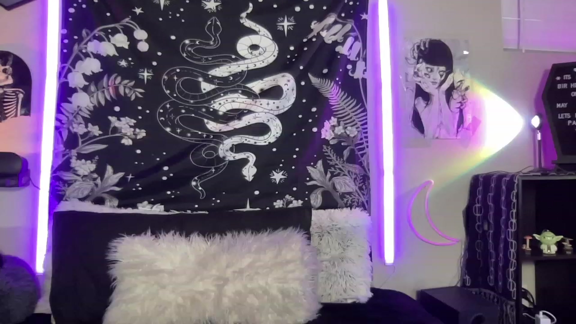 Gallery image thumbnail from RileyWoods's myfreecams stream on, 05/16/2023, 02:37 image 15 of 20