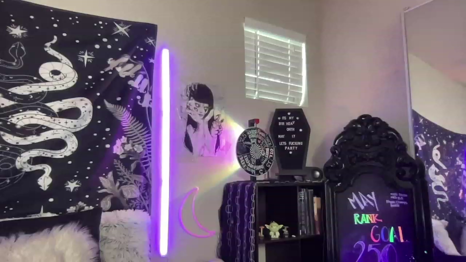 Gallery image thumbnail from RileyWoods's myfreecams stream on, 05/17/2023, 24:06 image 5 of 20