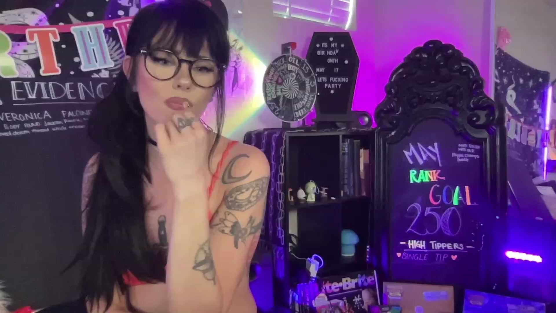 Gallery image thumbnail from RileyWoods's myfreecams stream on, 05/18/2023, 24:09 image 18 of 20