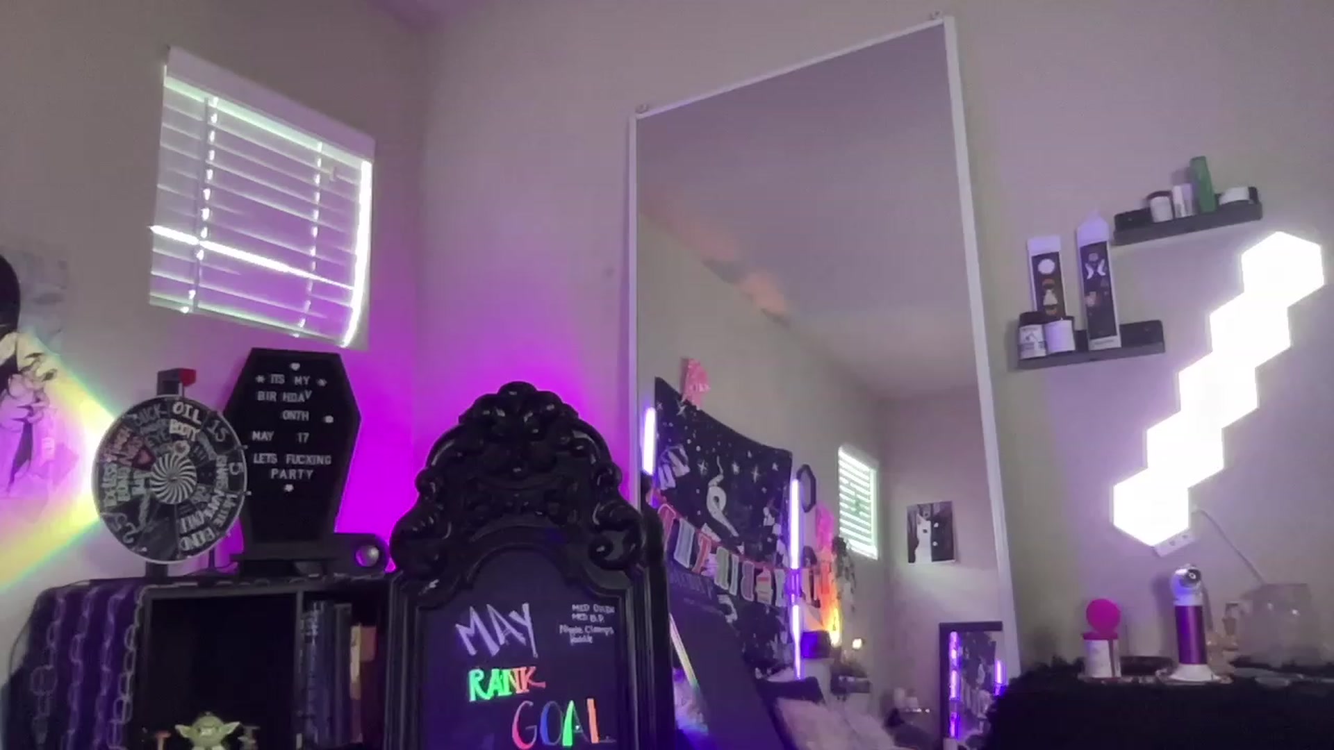 Gallery image thumbnail from RileyWoods's myfreecams stream on, 05/18/2023, 24:09 image 6 of 20