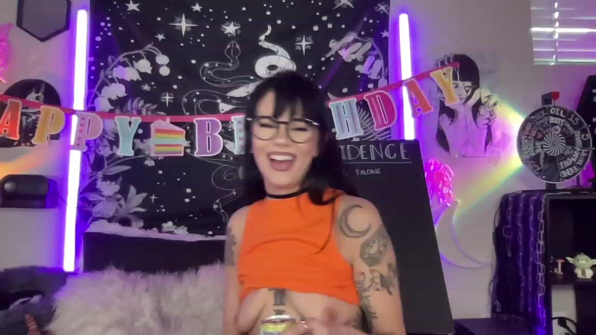 Gallery image thumbnail from RileyWoods's myfreecams stream on, 05/18/2023, 24:09 image 4 of 20